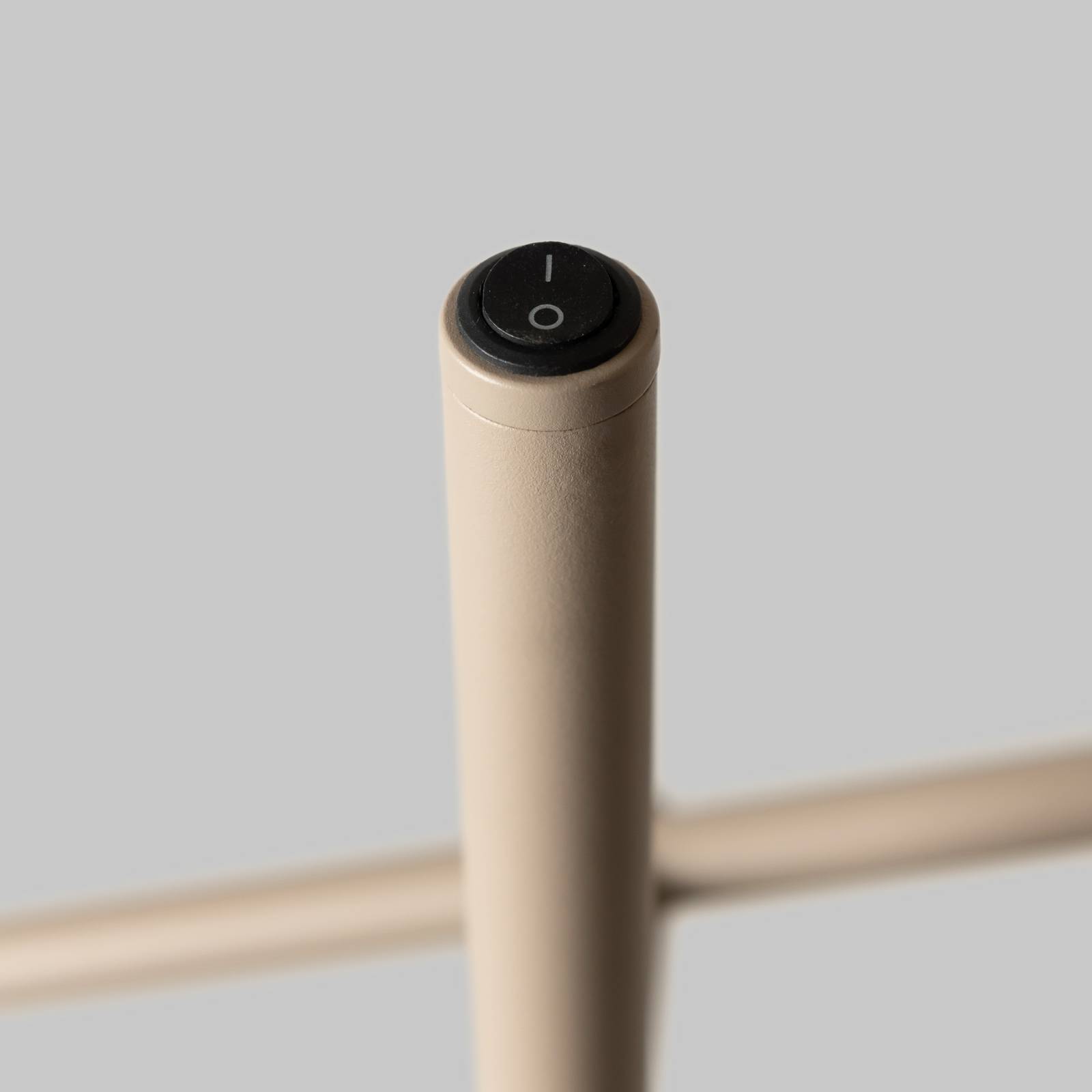 IT'S ABOUT ROMI lampa podłogowa Izmir, kolor piaskowy, 3-punktowa