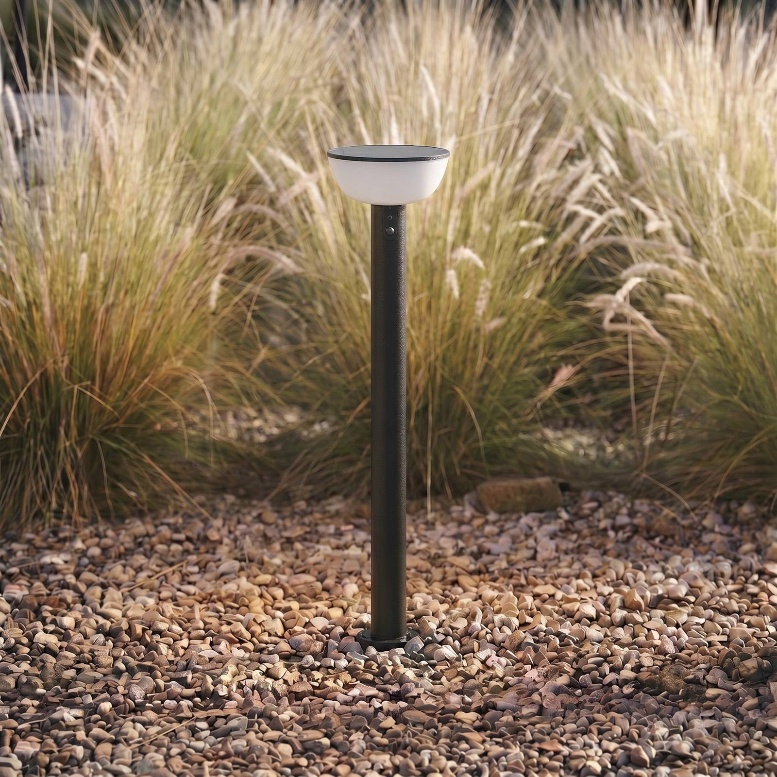 Lampa ogrodowa LED z zasilaniem słonecznym Lindby Obintu, czarna, 63 cm, z