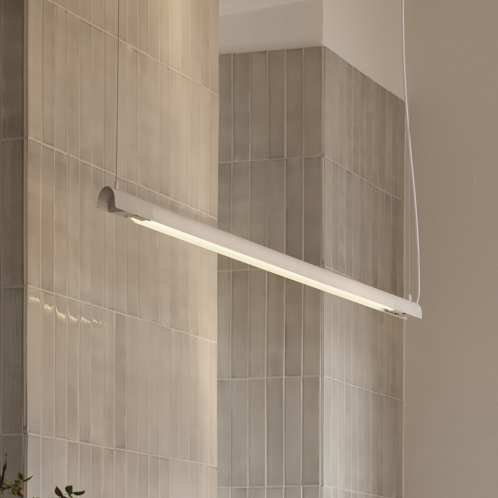 GEJST Lampă suspendată Radent albă lungime 138 cm G13 LED - Camera de zi / sufragerie - Metal