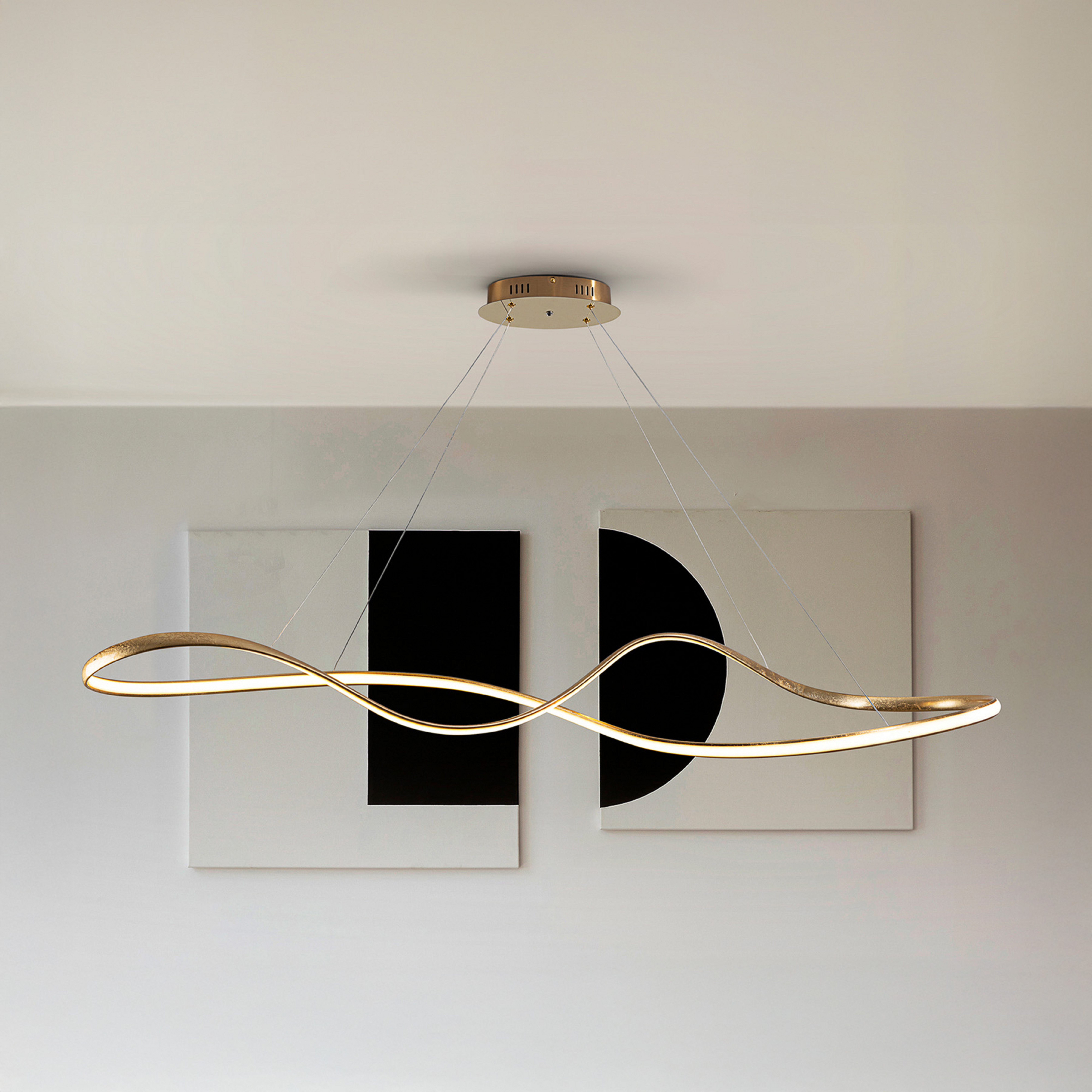 LED-Hängeleuchte Lia, goldfarben, CCT, Fernbedienung, Metall