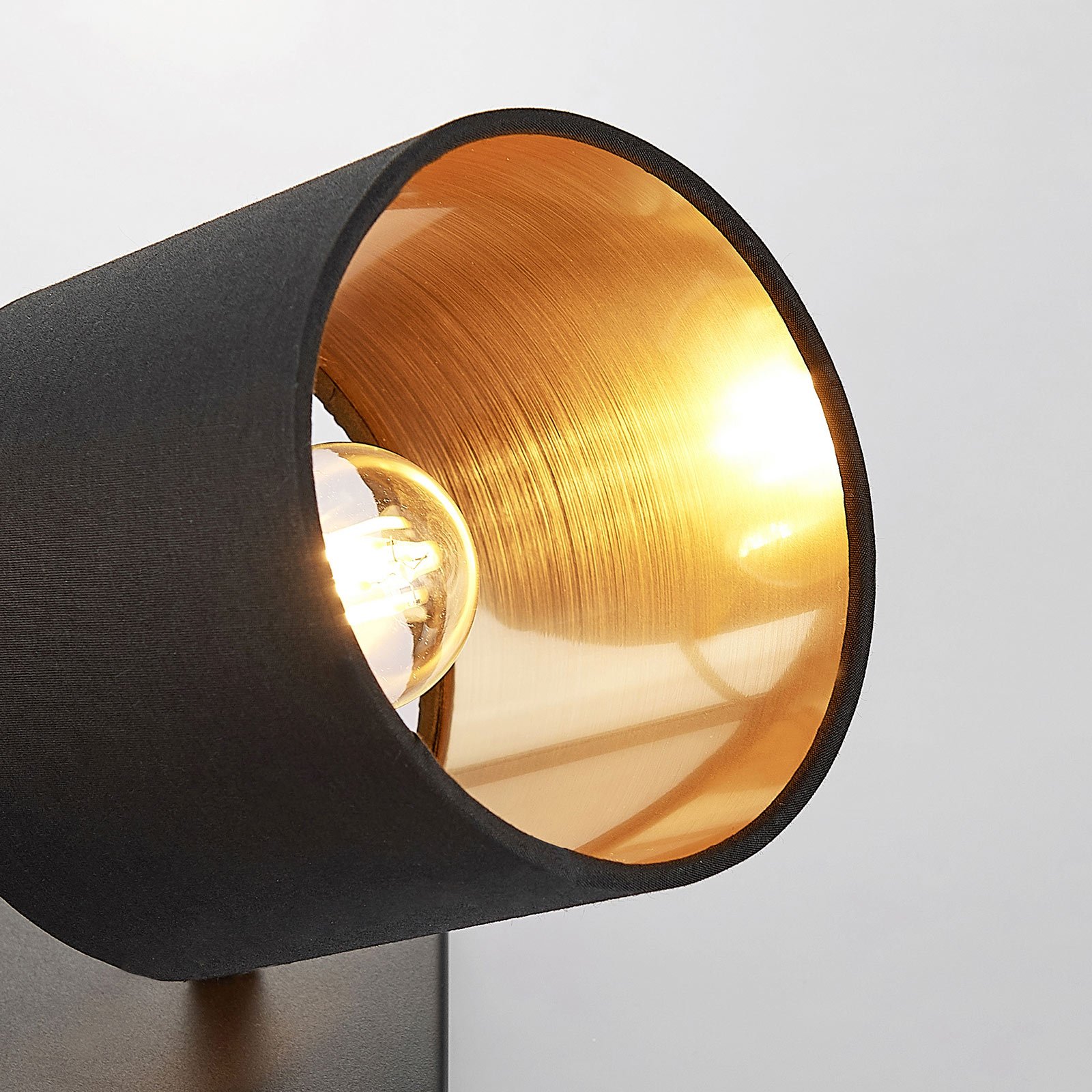 Stoff taklampe Vasilia i svart gull, 4 lyskilder Stoff taklampe Vasilia i svart gull, 3 lyskilder
