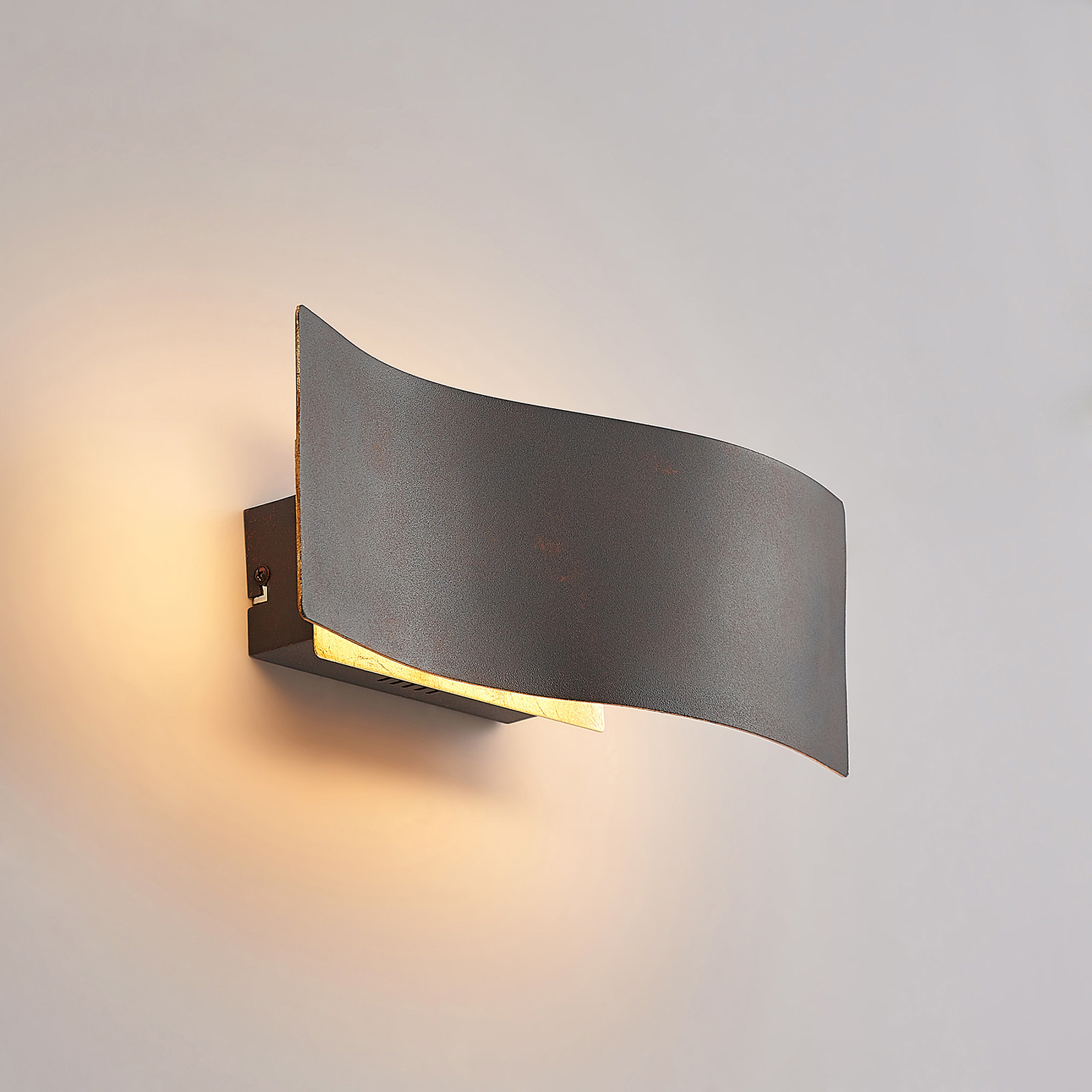 Lindby Larisa LED-Wandleuchte in welliger Form