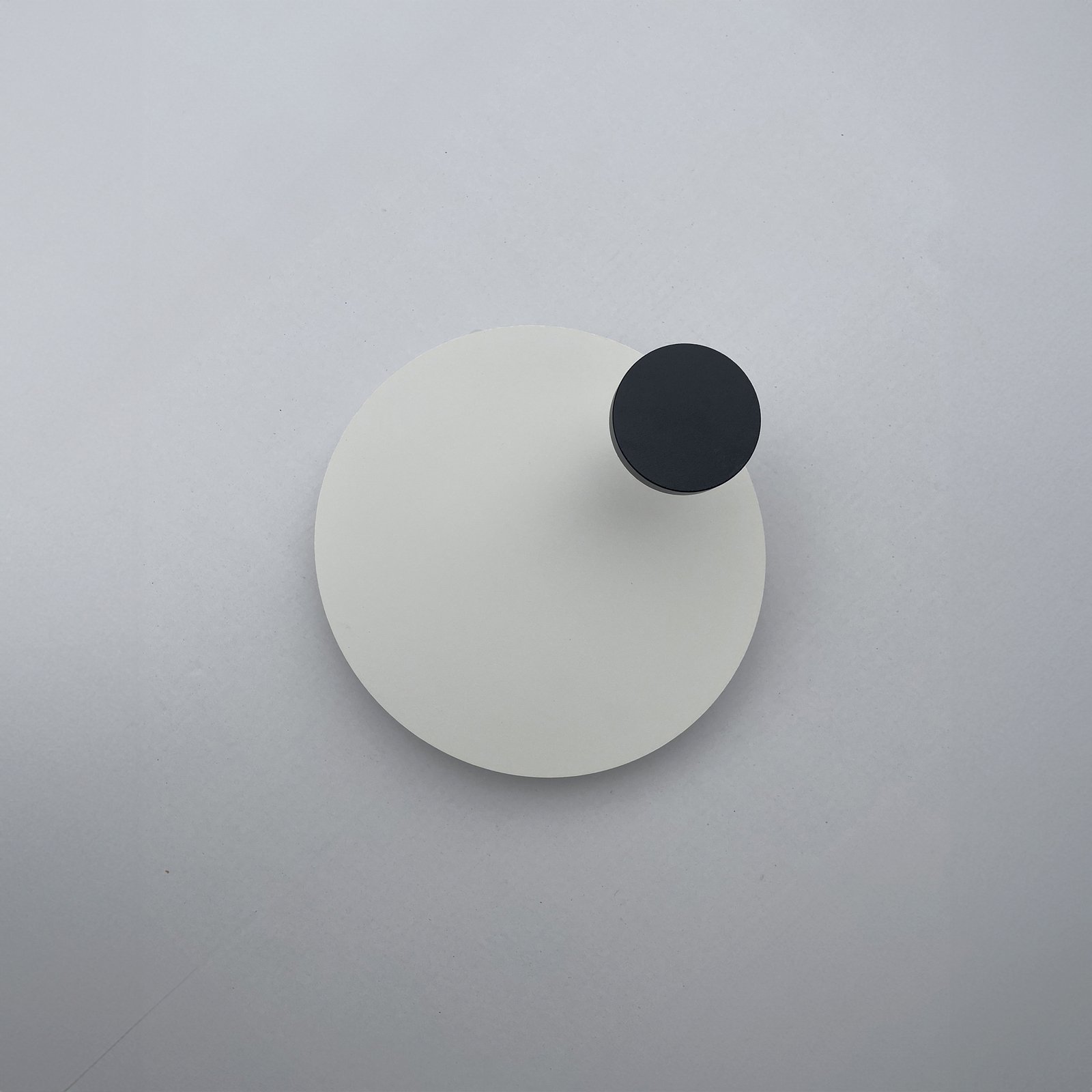 Knikerboker LED wall lamp Pois, white, Ø 25 cm, dimmable
