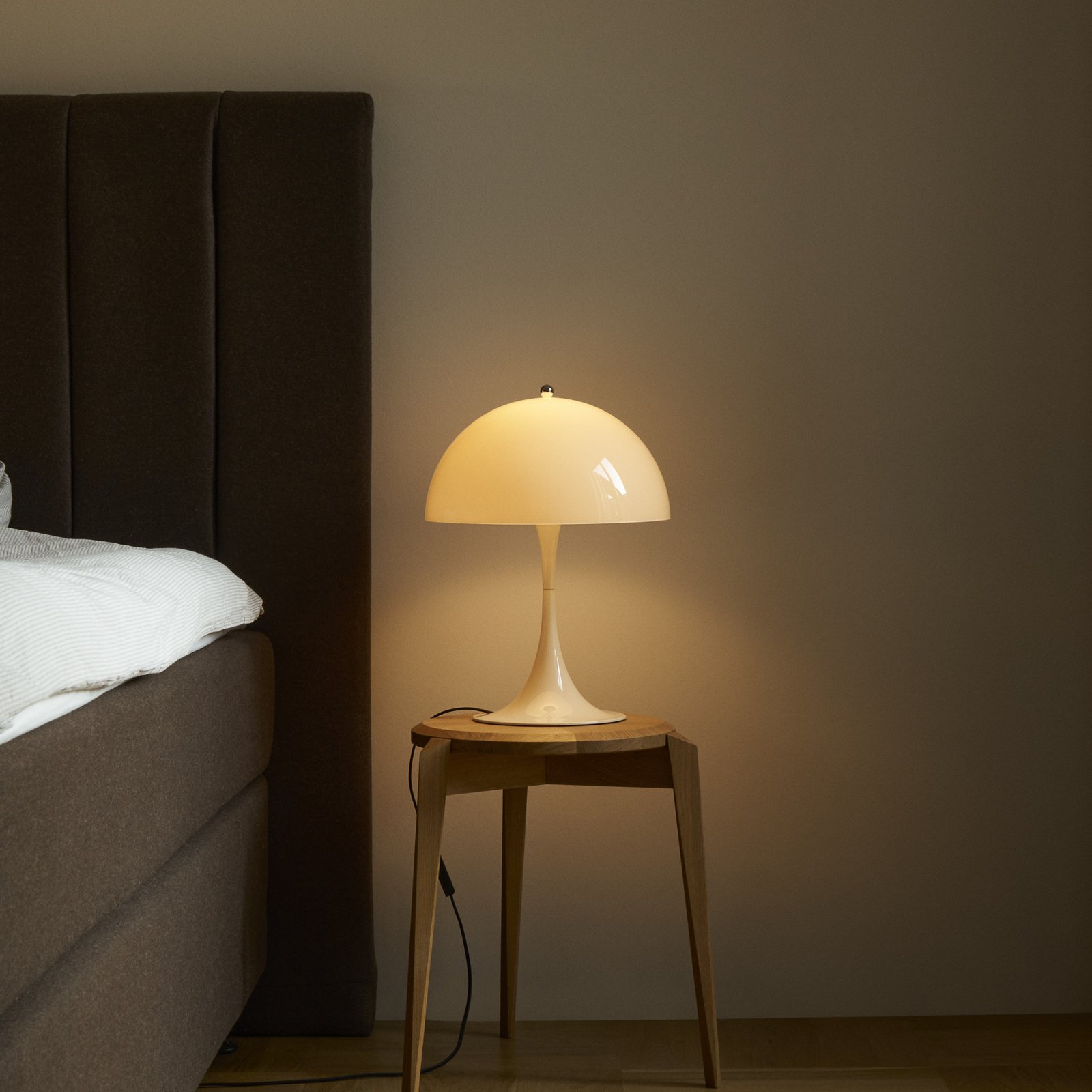 Tischlampe Panthella 320 beige Ø 32 cm E14 - Louis Poulsen