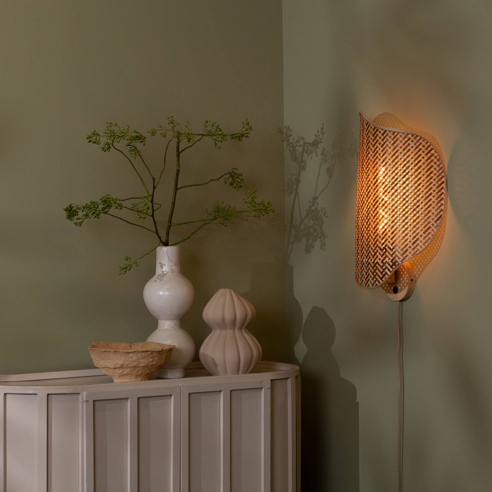 GOOD & MOJO Lampa ścienna Kinabalu, brązowa, 50 cm, wtyczka bambusowa