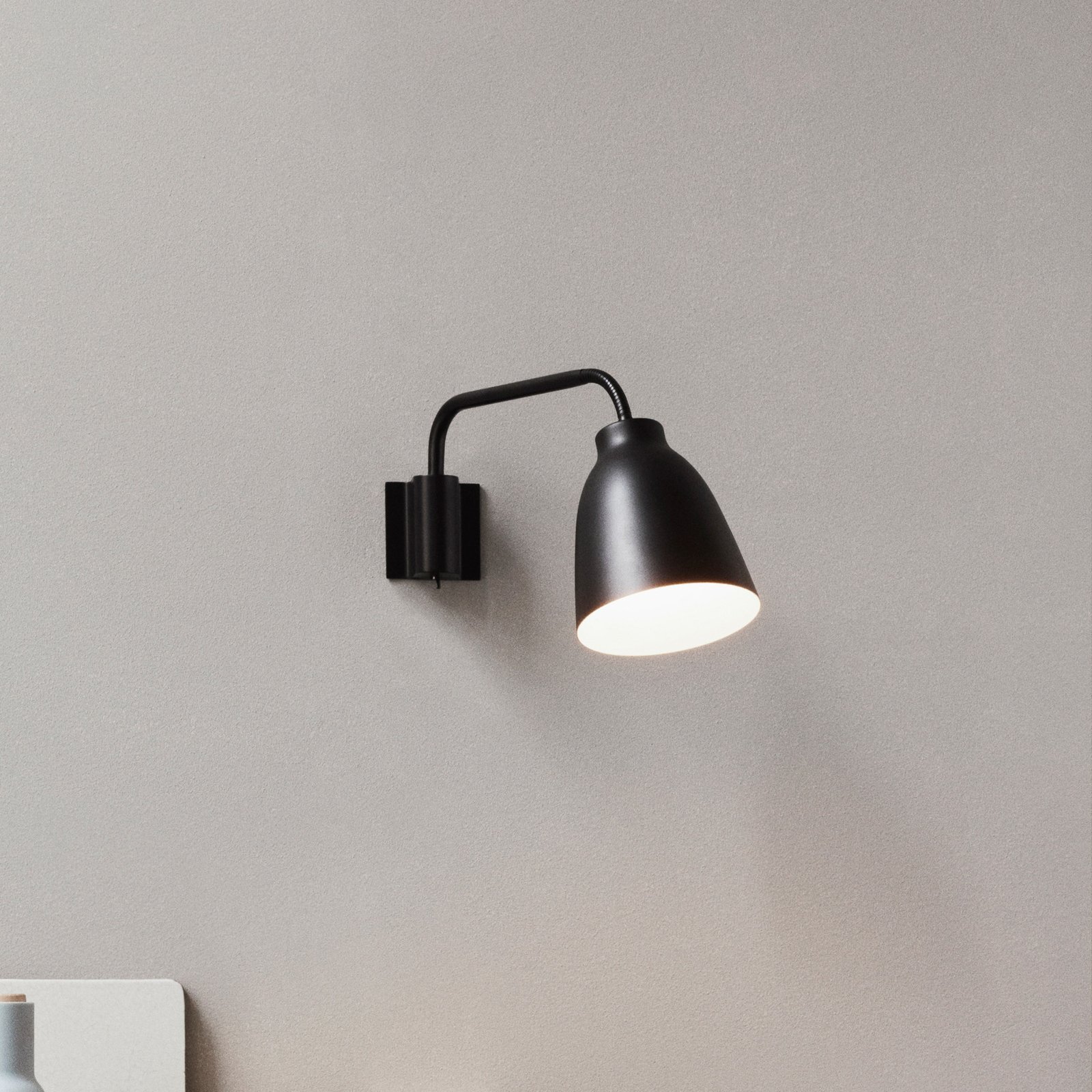 FRITZ HANSEN Caravaggio sieninis šviestuvas, juodas