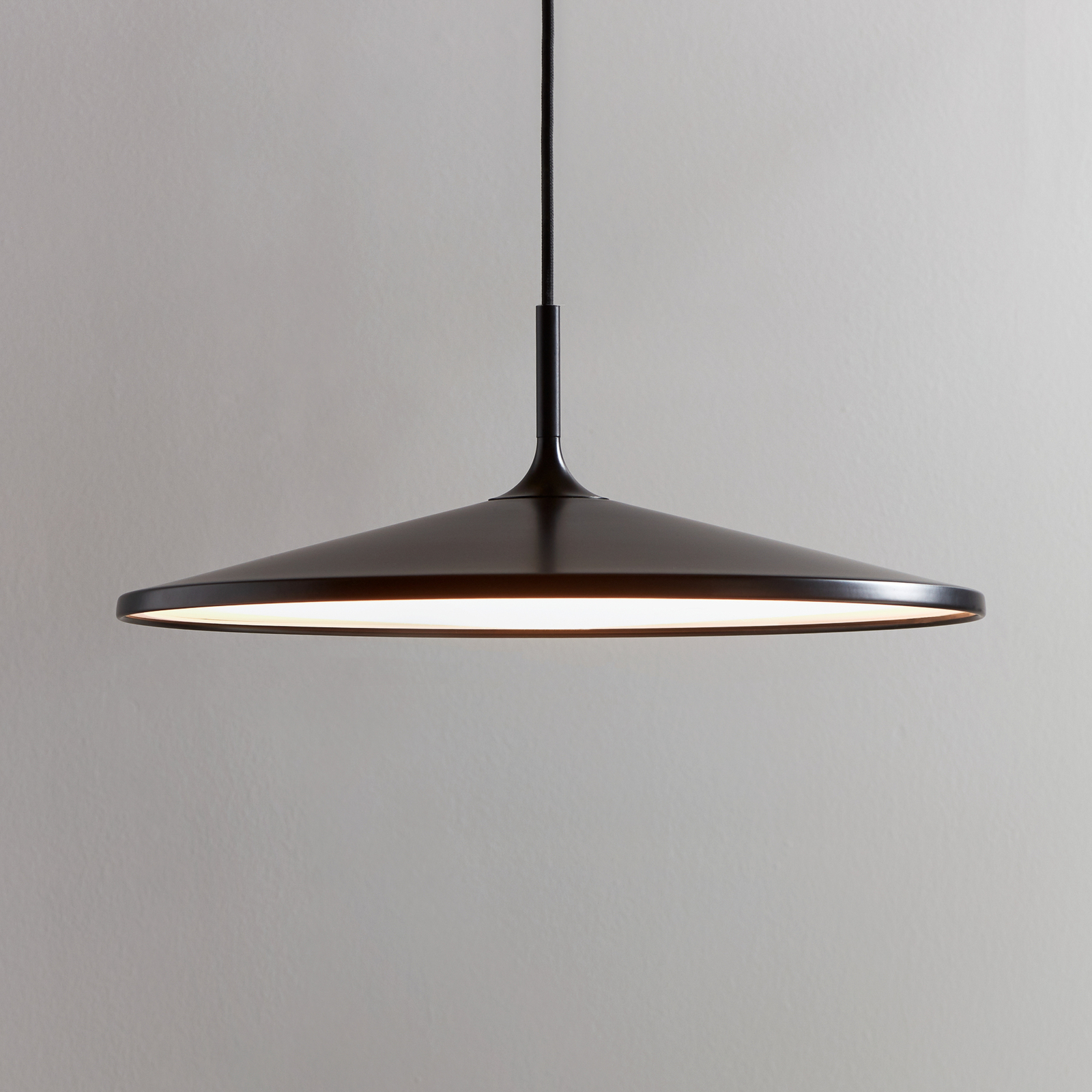 Lampa wisząca LED Balance, ściemniana 3-stopniowo, czarna, Ø 42 cm