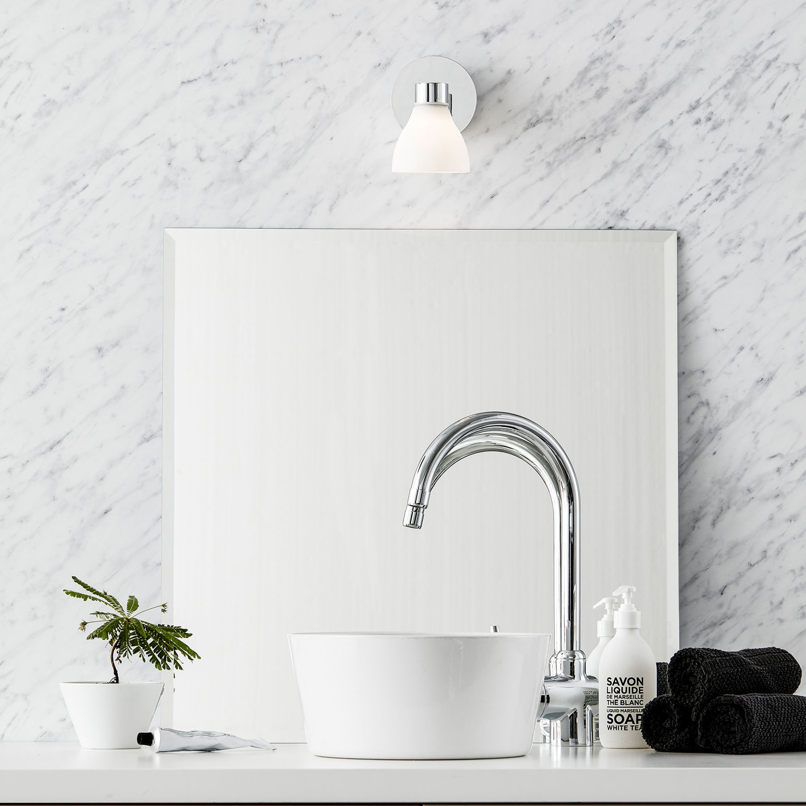 Cassis Nástěnné Svítidlo IP44 Chrom/Opál - Markslöjd