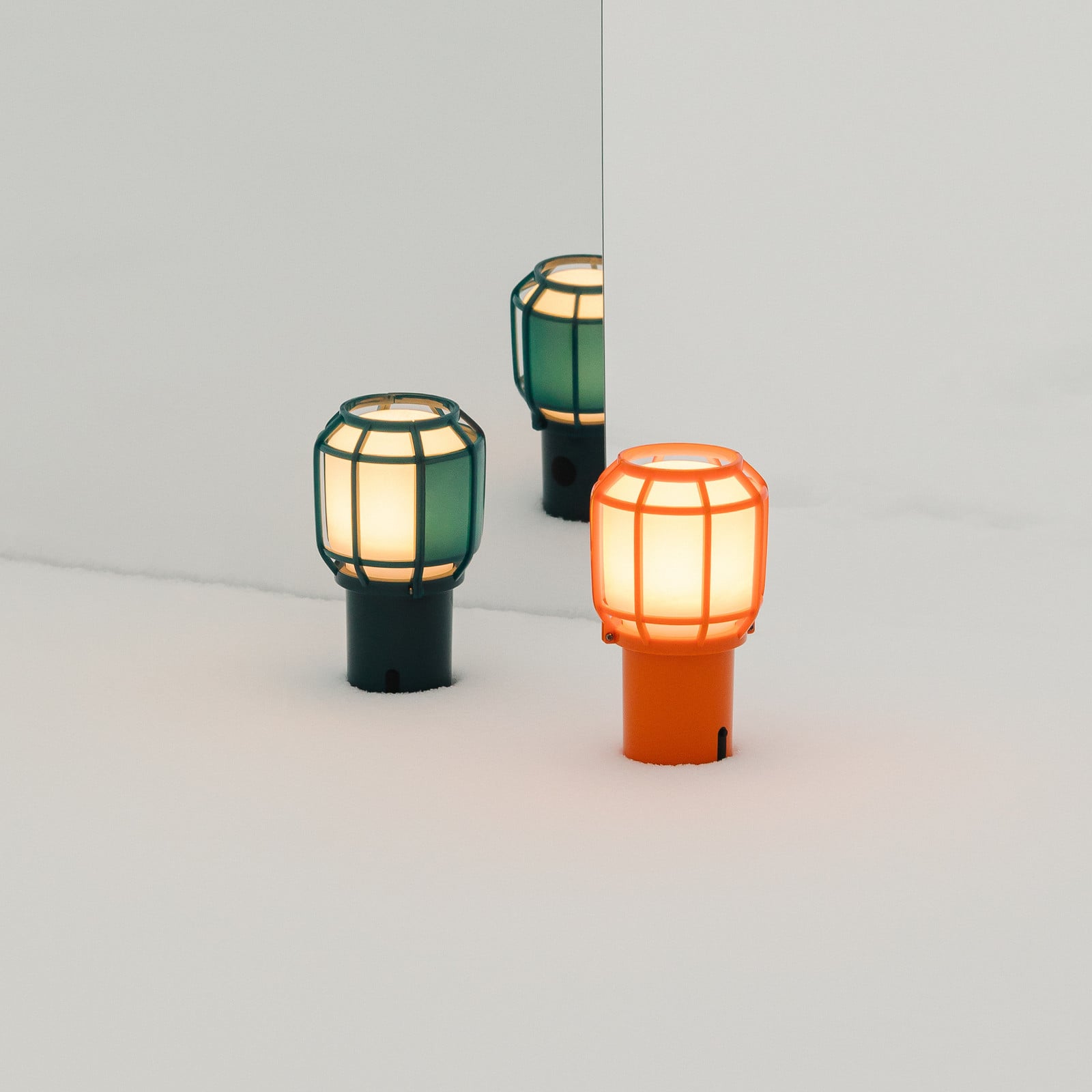 Chispa Bordslampa Portable Green - Marset - Design - Plast - Med lampsk&auml;rm