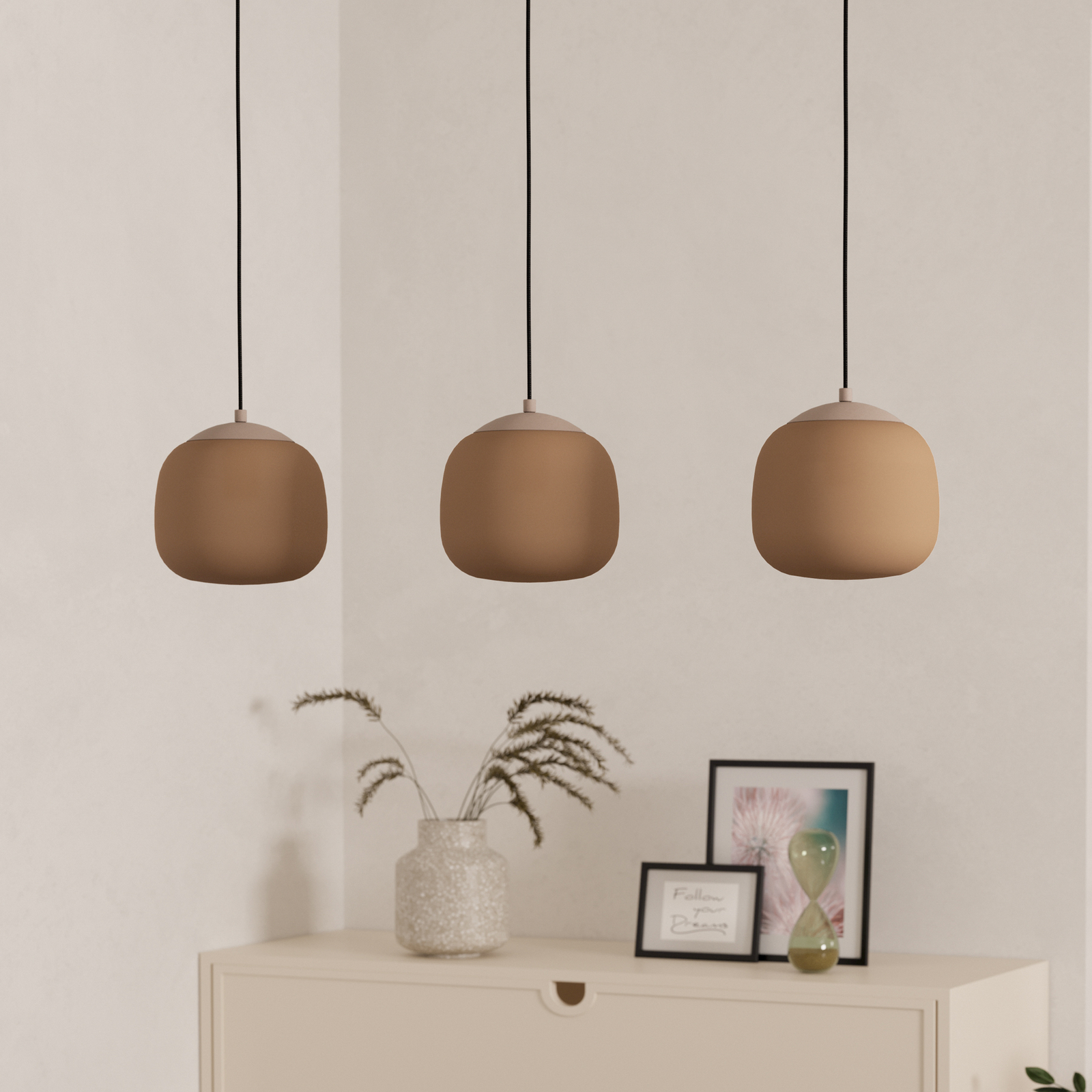 Cominio viseče svetilo taupe/peščeno, tri svetilke