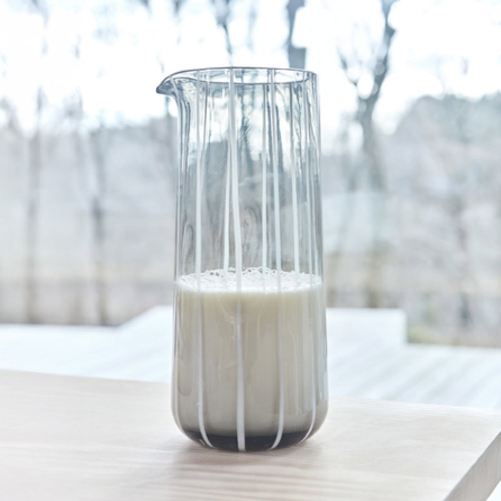 Carafe Mizu, grise, hauteur 23 cm, verre - OYOY Living Design Carafe Mizu, grise, hauteur 23 cm, verre - OYOY Living Design