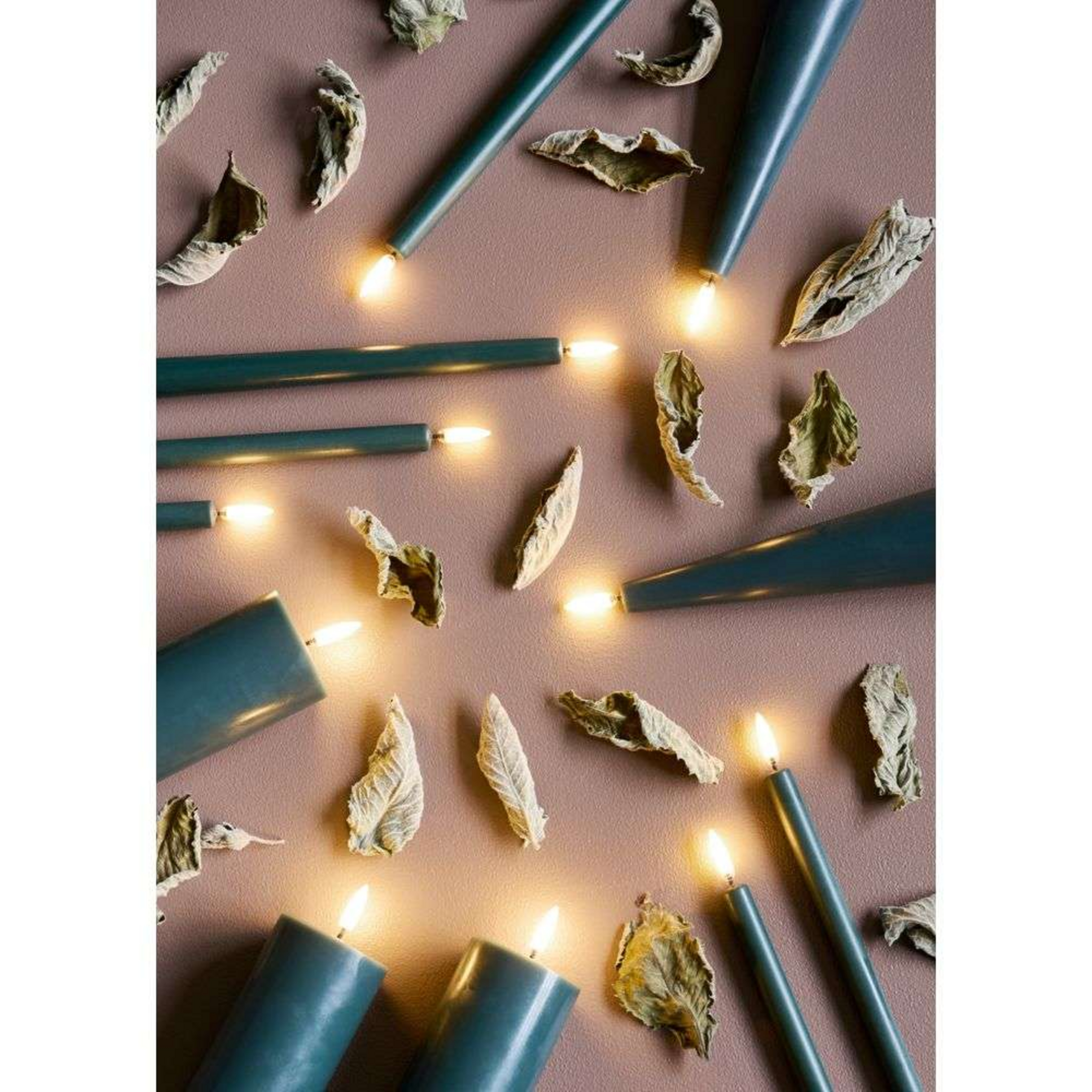 Cone Candle LED 6,8x30 cm Pine Green/Smooth - Uyuni Lighting