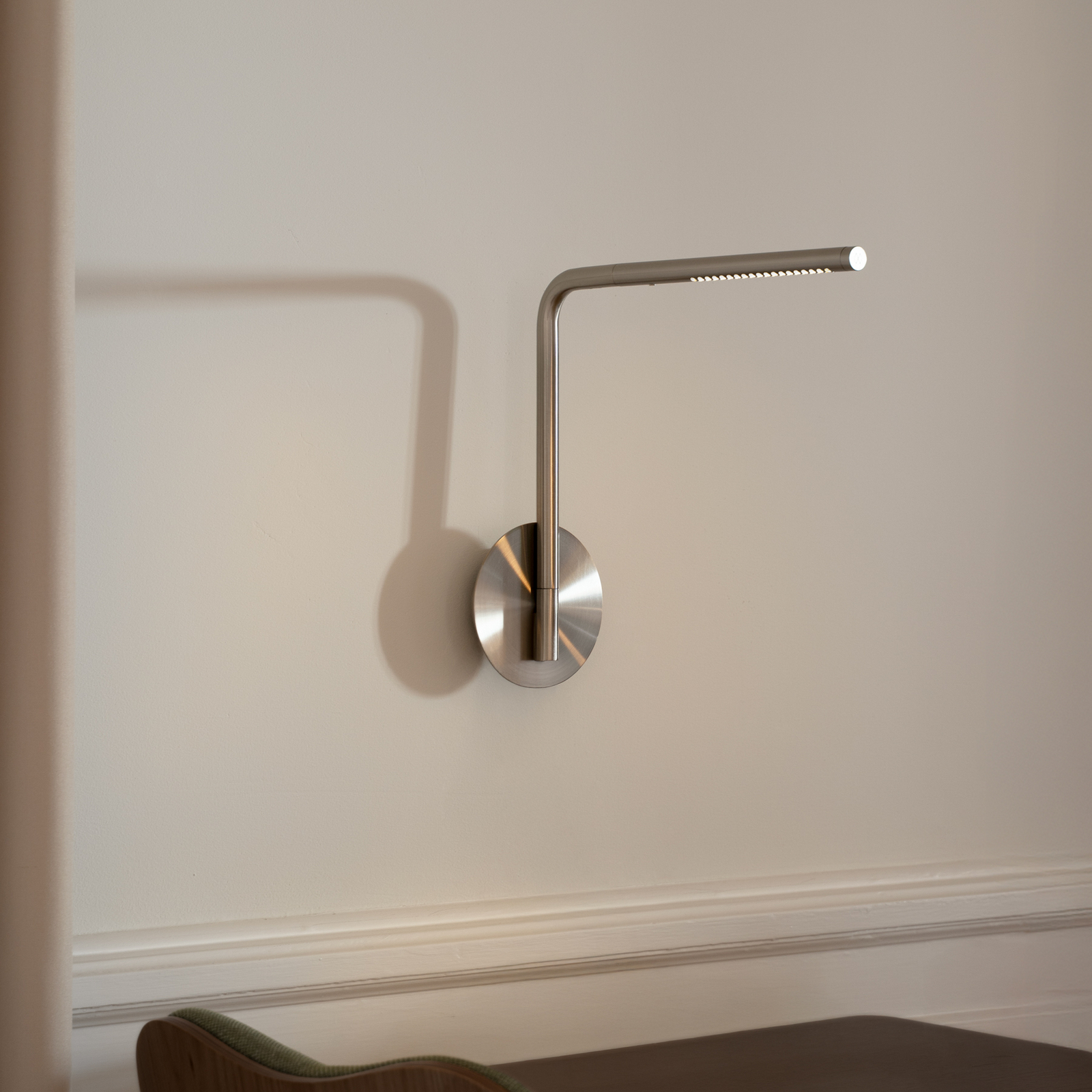 UMAGE LED-Wandlampe Omni Pivot, stahlfarben, dimmbar