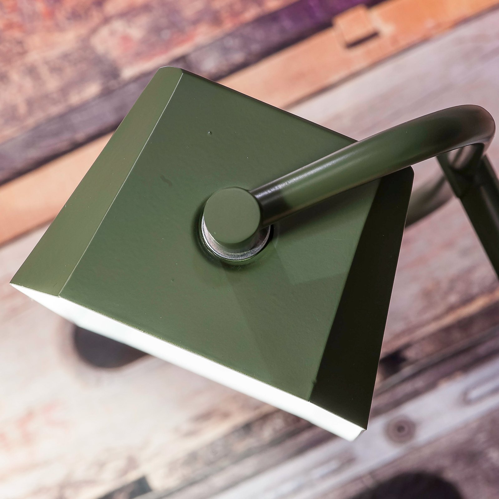 Det handlar om RoMi Cambridge bordslampa, olivgrön