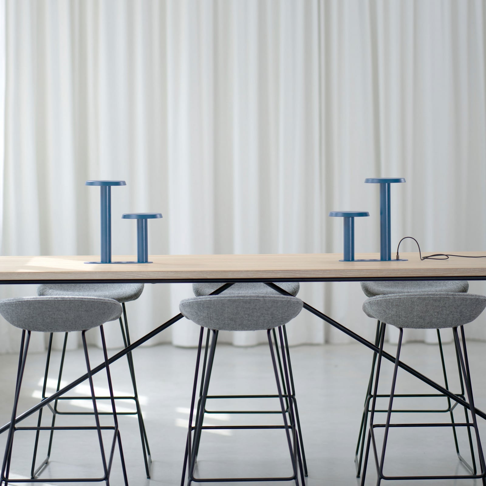 Lampe de table NOMAD LAMP 01, bleue, 19 cm - Forming Function Lampe de table NOMAD LAMP 01, bleue, 19 cm - Forming Function