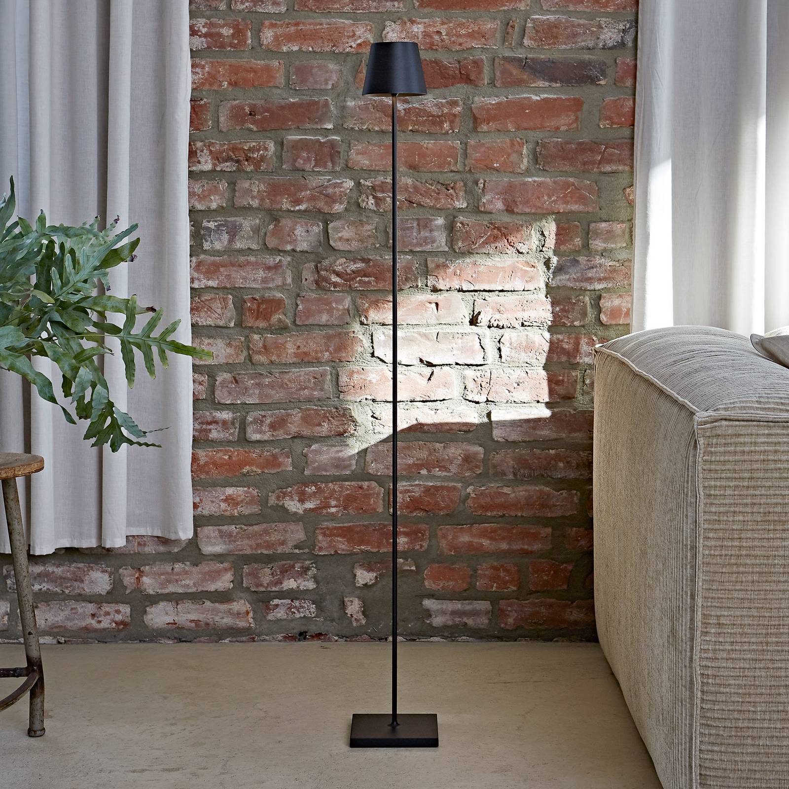 Lampa stojąca LED Nuindie IP54 120 cm okrągła USB-C czarna