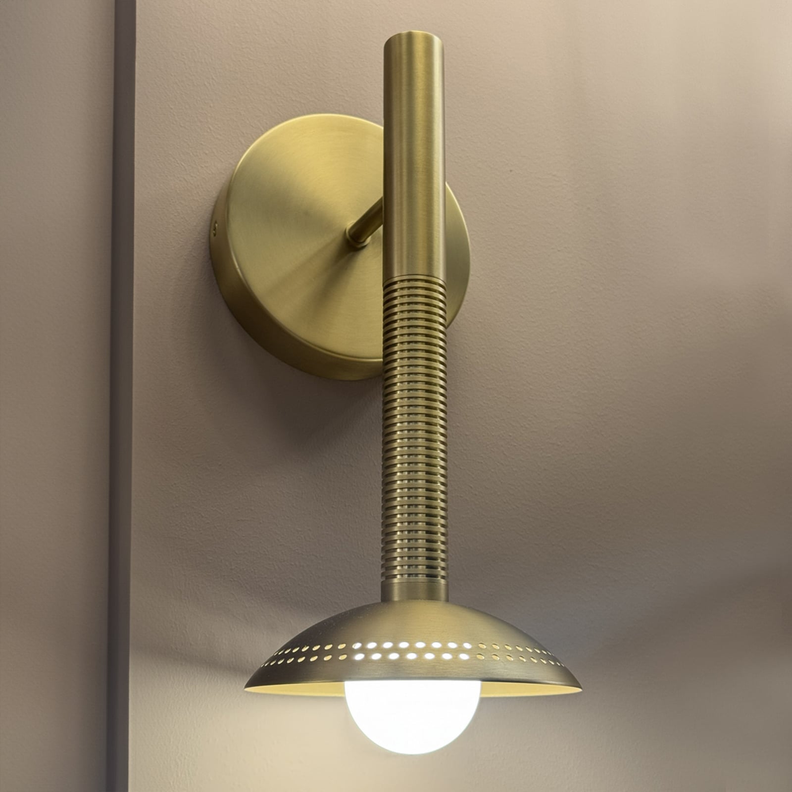 LED-vegglampe Arden, gullfarget, høyde 36 cm, metall, dimbar