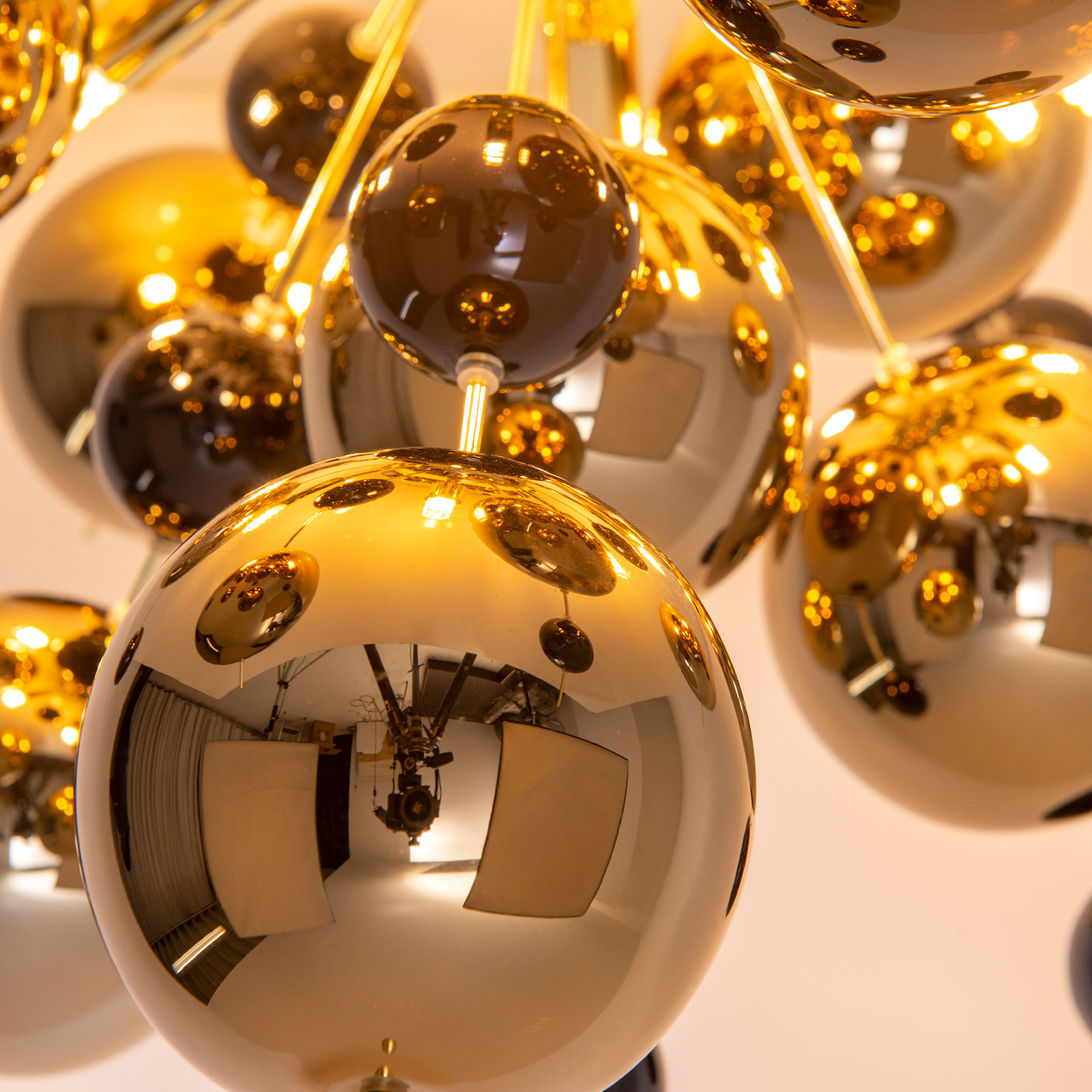Explosion ceiling light with golden globes