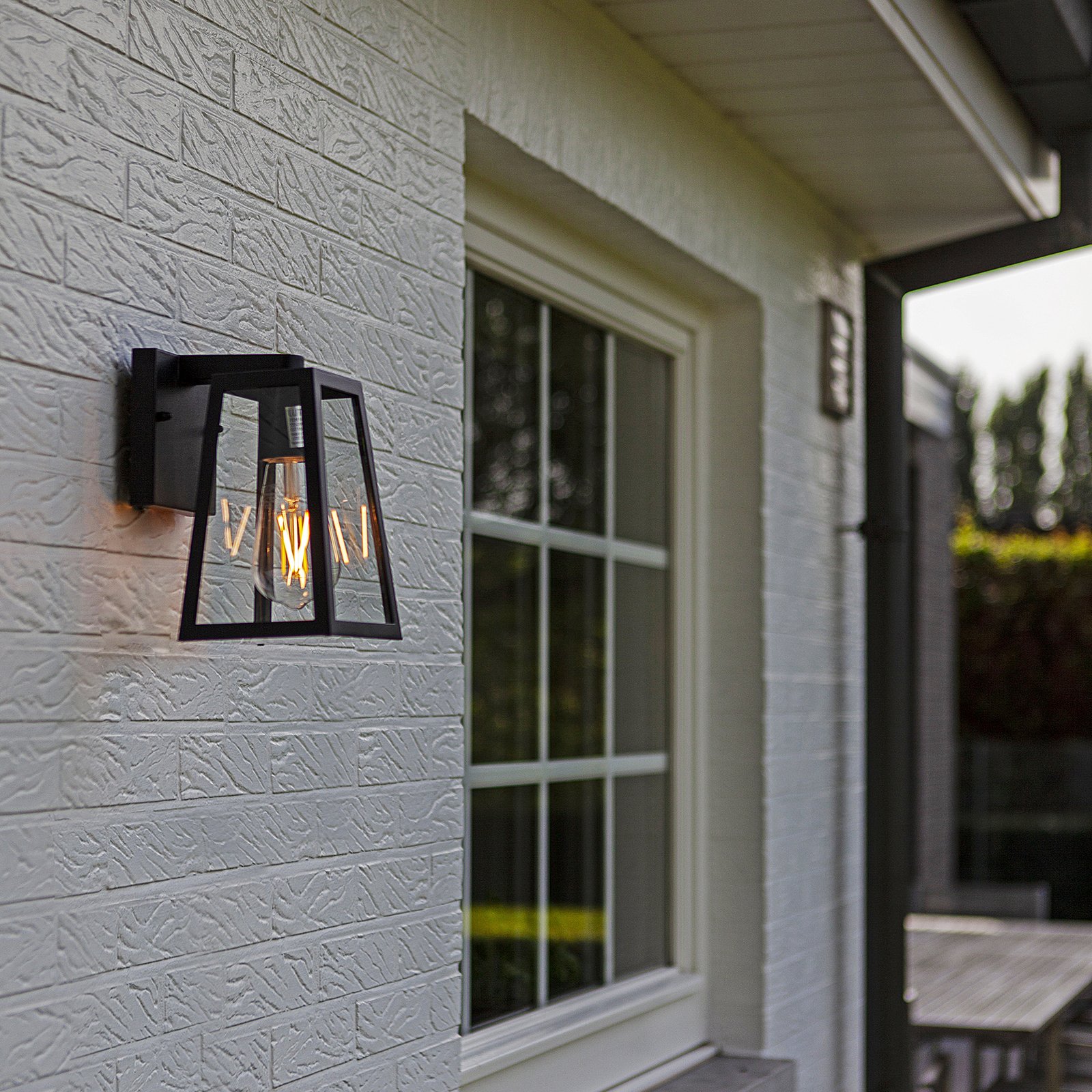 Fia outdoor wall lamp, matt black with clear glass