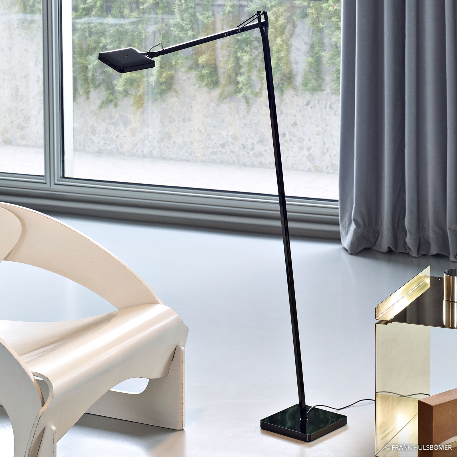 FLOS Kelvin LED dizajnérska stojaca lampa čierna