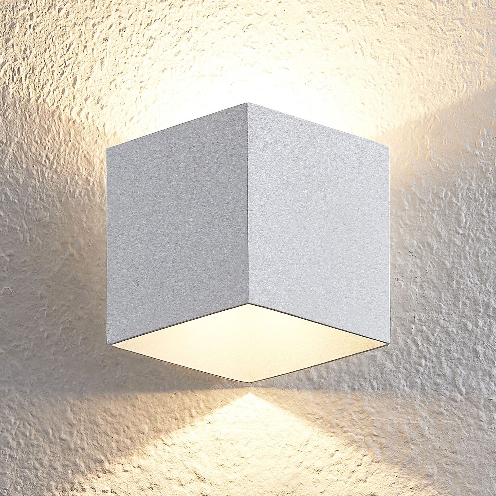 Arcchio Alima LED wall lamp, dimmable, IP44, white