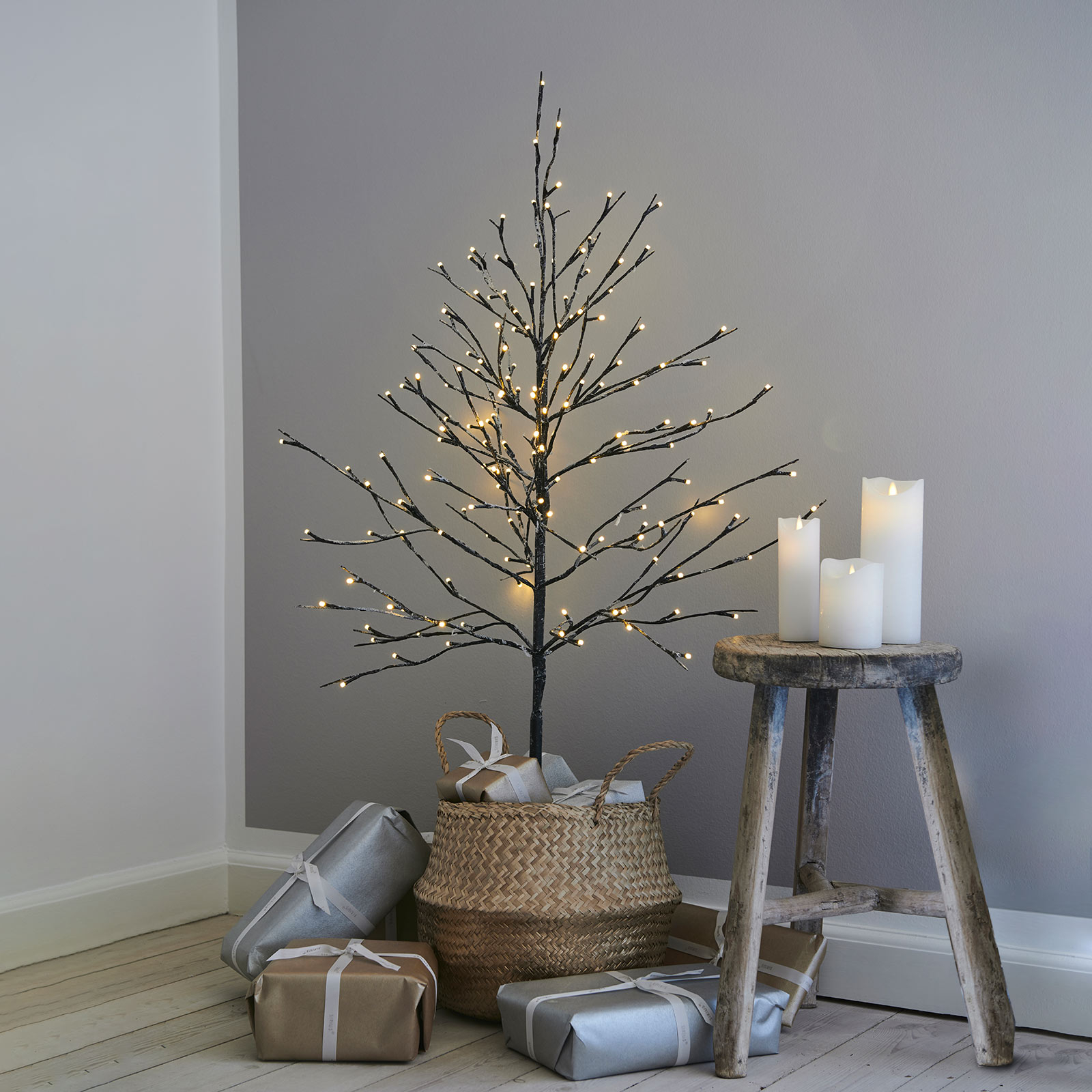 LED-Baum Alex im verschneiten Look