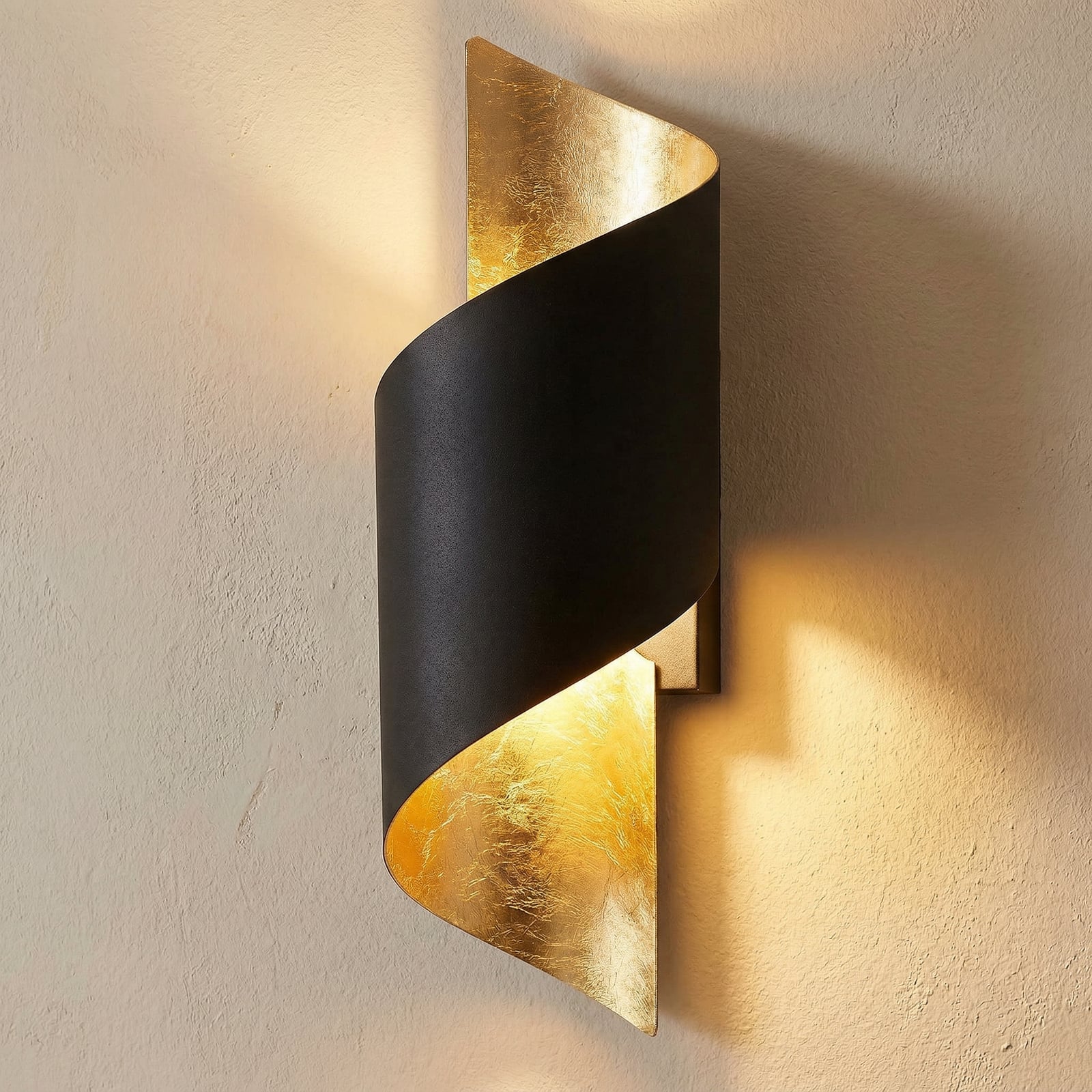 Aplique de pared Lindby Desirio, negro/oro, 35cm, metal
