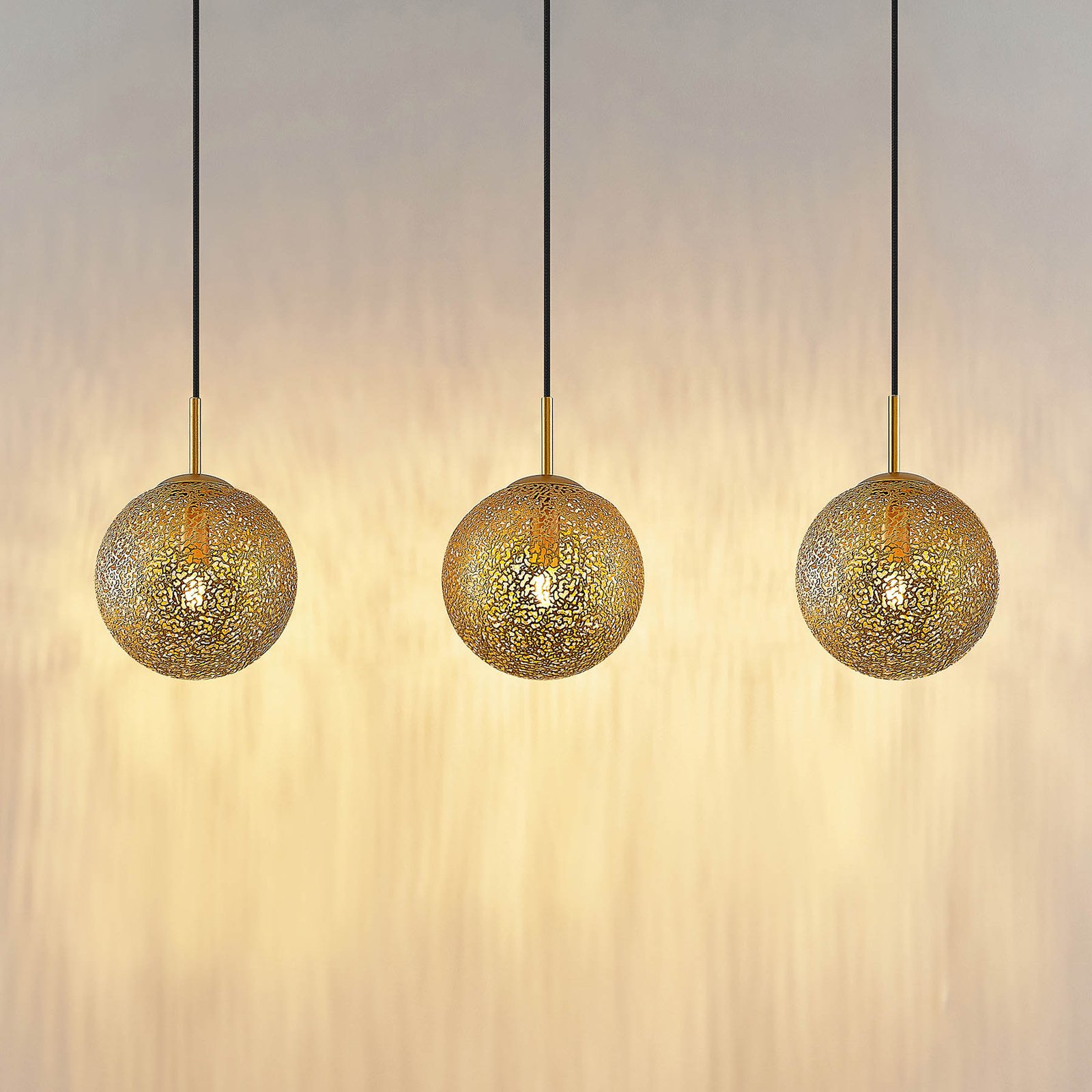 Lindby Caralina pendant light, 3-bulb, globes