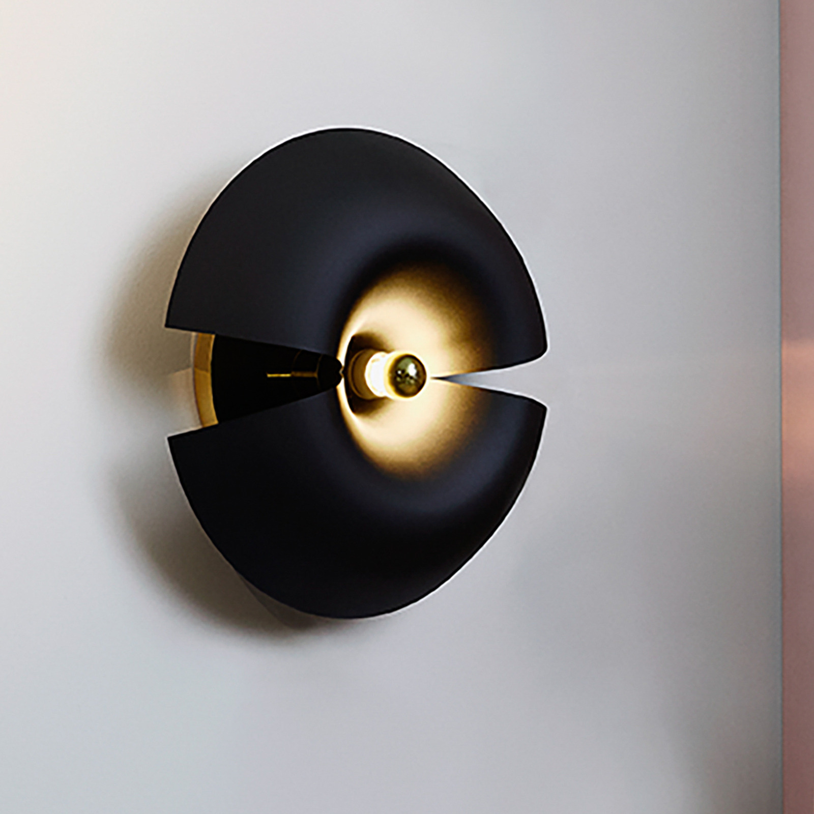 AYTM Cycnus fali lámpa, fekete, Ø 45 cm, dugó, alumínium, E27