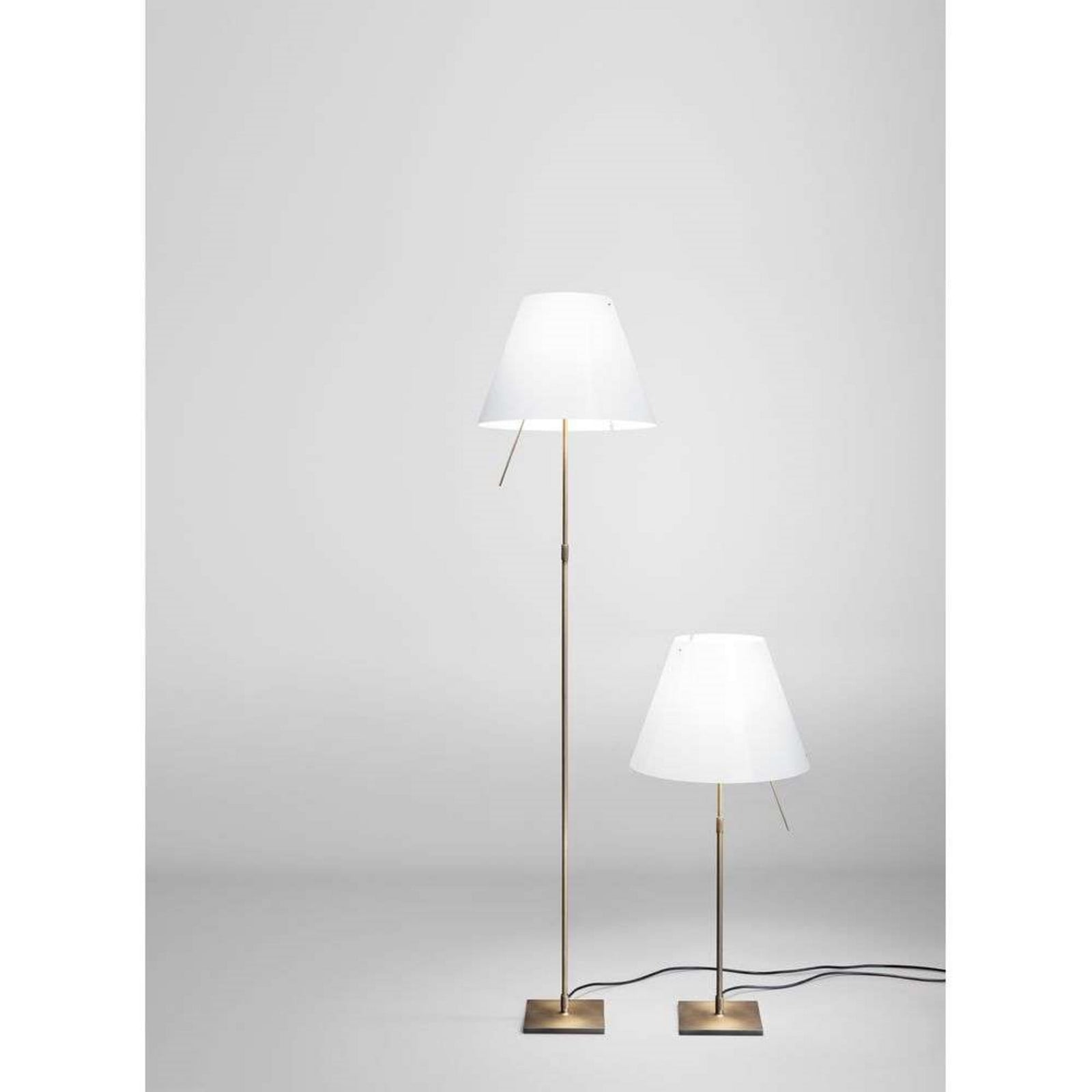 Costanza Gulvlampe Messing/Hvid Luceplan - Stue - Aluminium