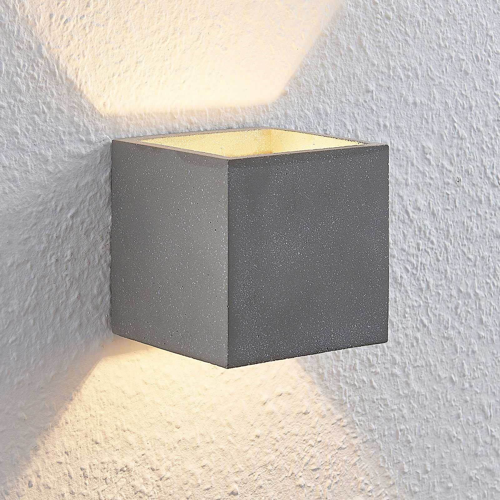 Nástěnné svítidlo Lindby Nellie, šedá barva, beton, šířka 11,5 cm