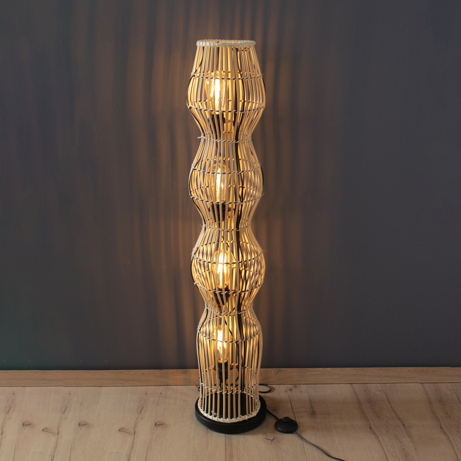 Bambusowa lampa stojąca, naturalna