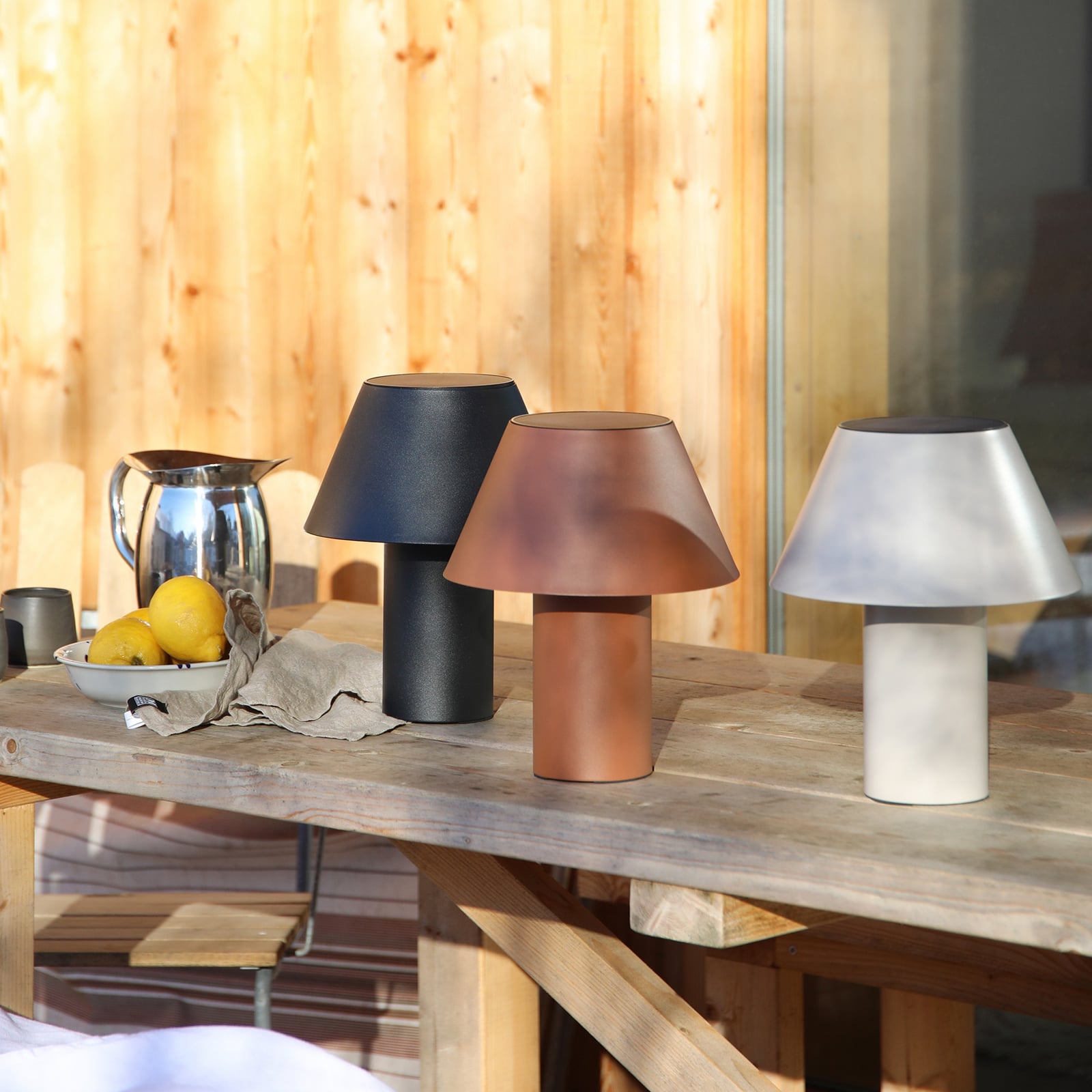 Lampa stołowa LED Vivo, czarna, IP44, wysokość 30 cm, ściemniana.