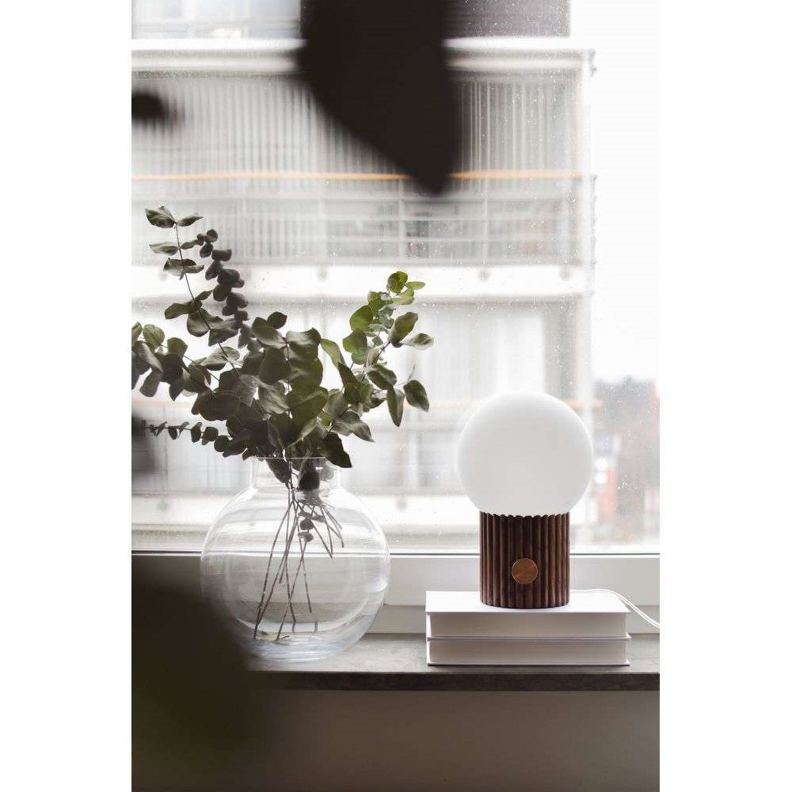 Hubble 15 Bordslampa Walnut Globen Lighting - Sovrum - Glas