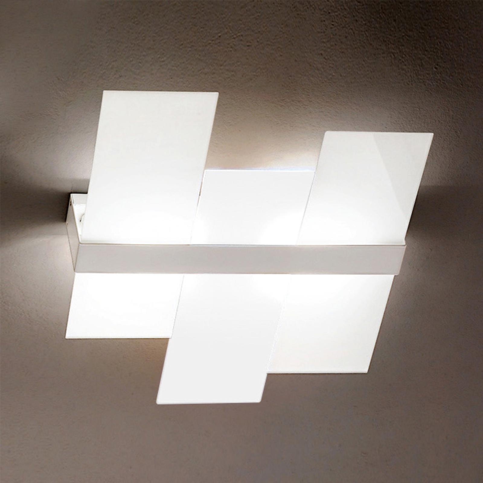 "Triad" lubinis šviestuvas 62 cm baltos spalvos