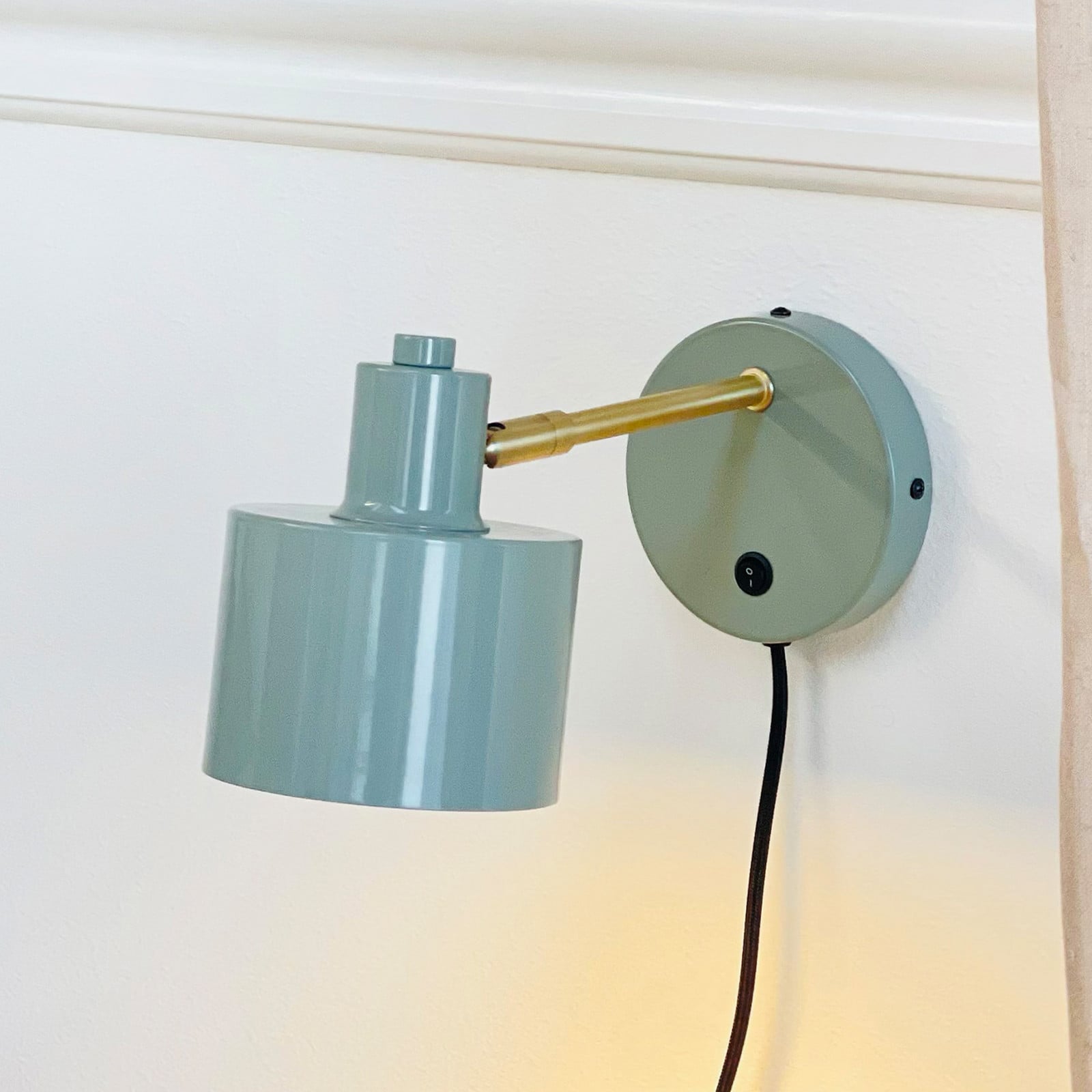 Ocean vegglampe olivengrønn/messing, metall, E14 – Dyberg Larsen - Stue - Design - Med en lyskilde