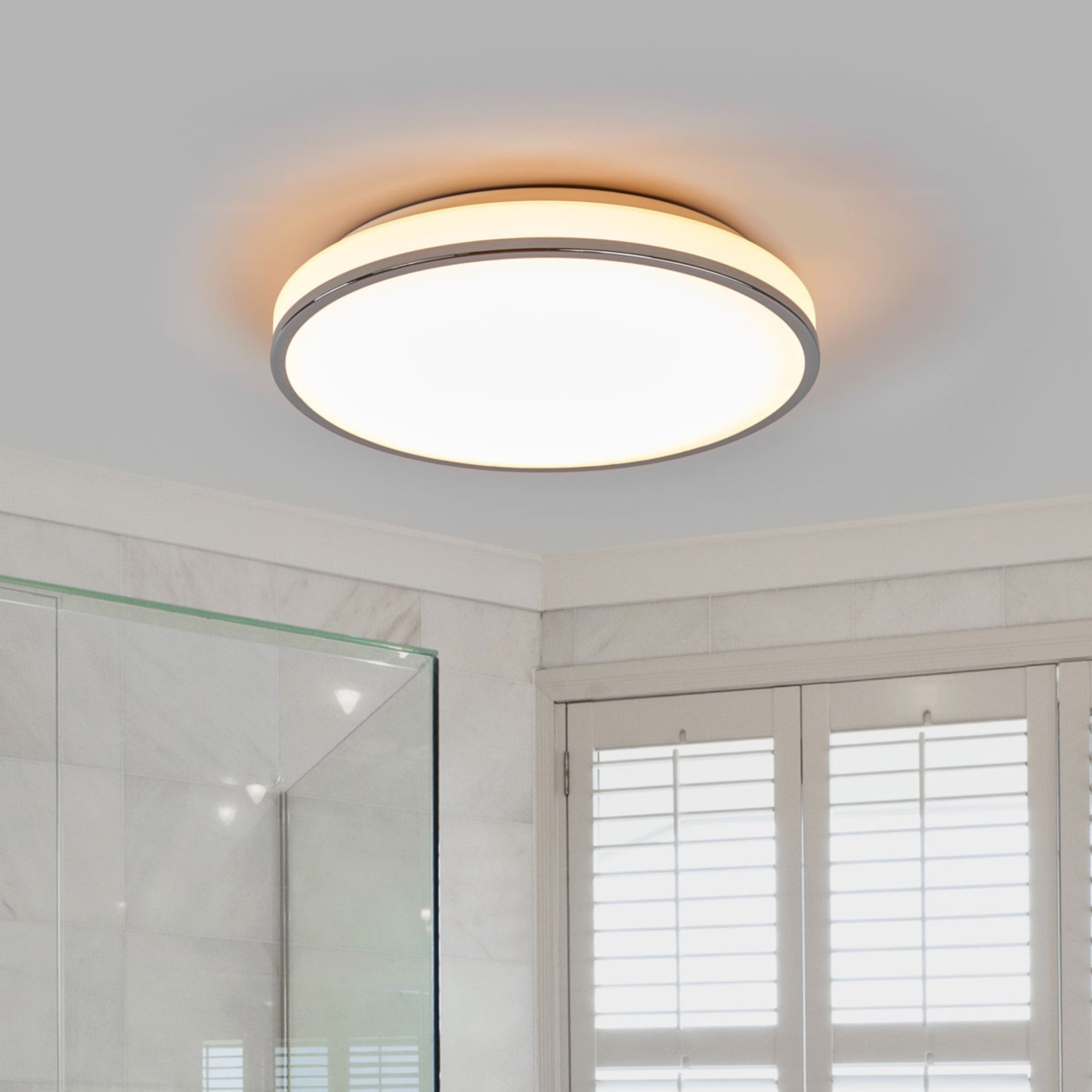 Lámpara de baño LED Lyss, óptima potencia luminosa