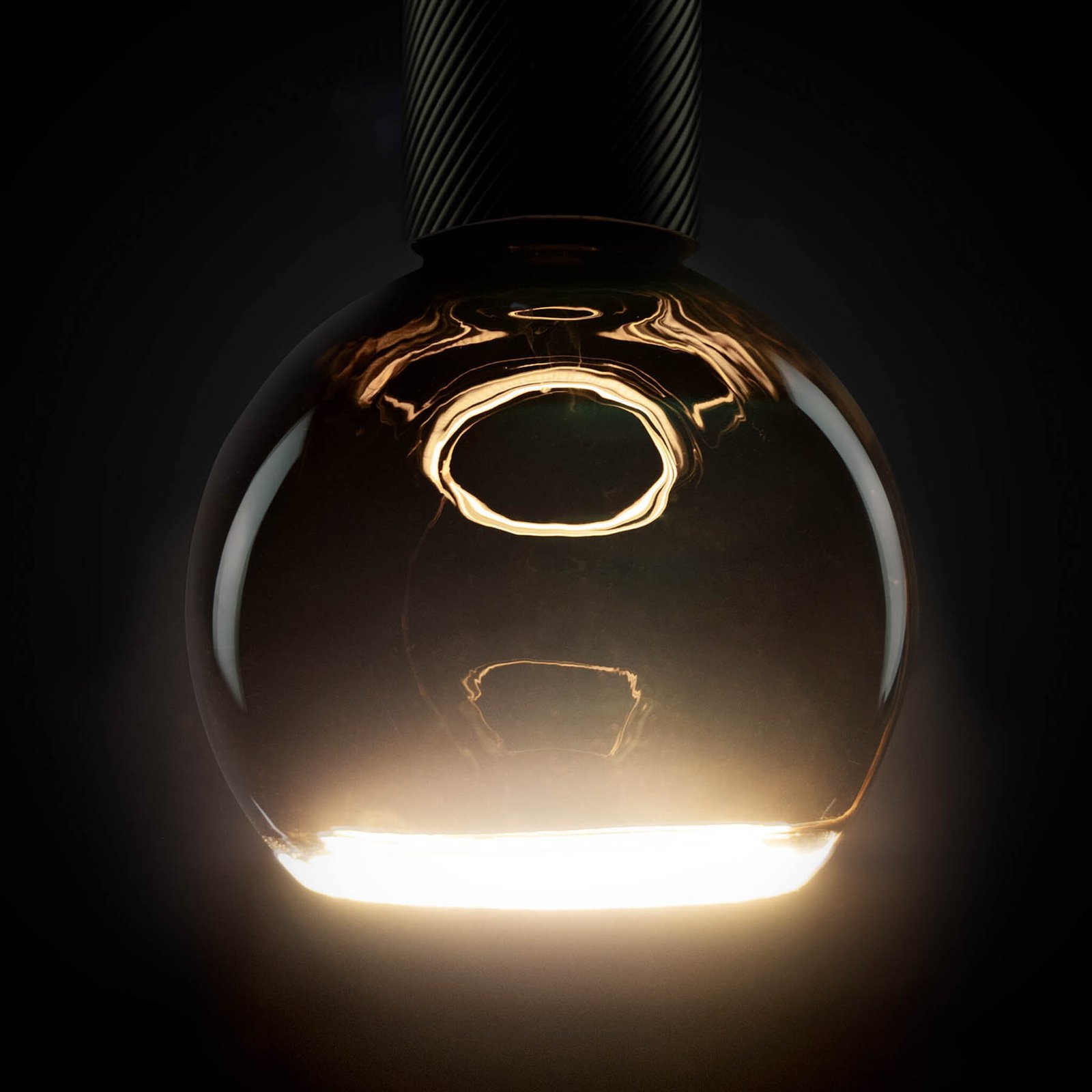 SEGULA Ampoule globe LED Floating, E27 noir G125 4 W 922 dim