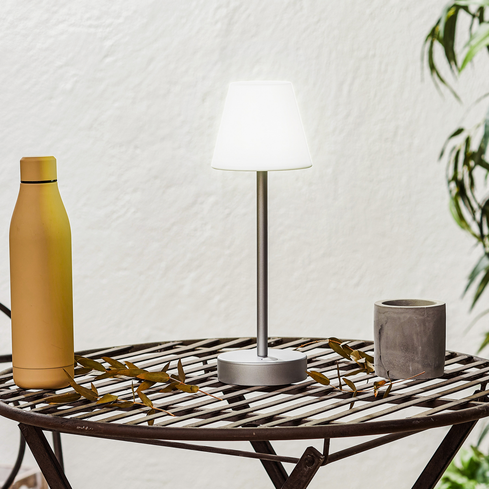 Newgarden Lola Slim LED-bordslampa batteri, grå