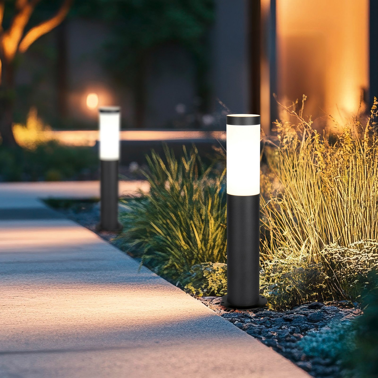 Sokkellampe Trioto, sort mat, højde 45 cm, stål