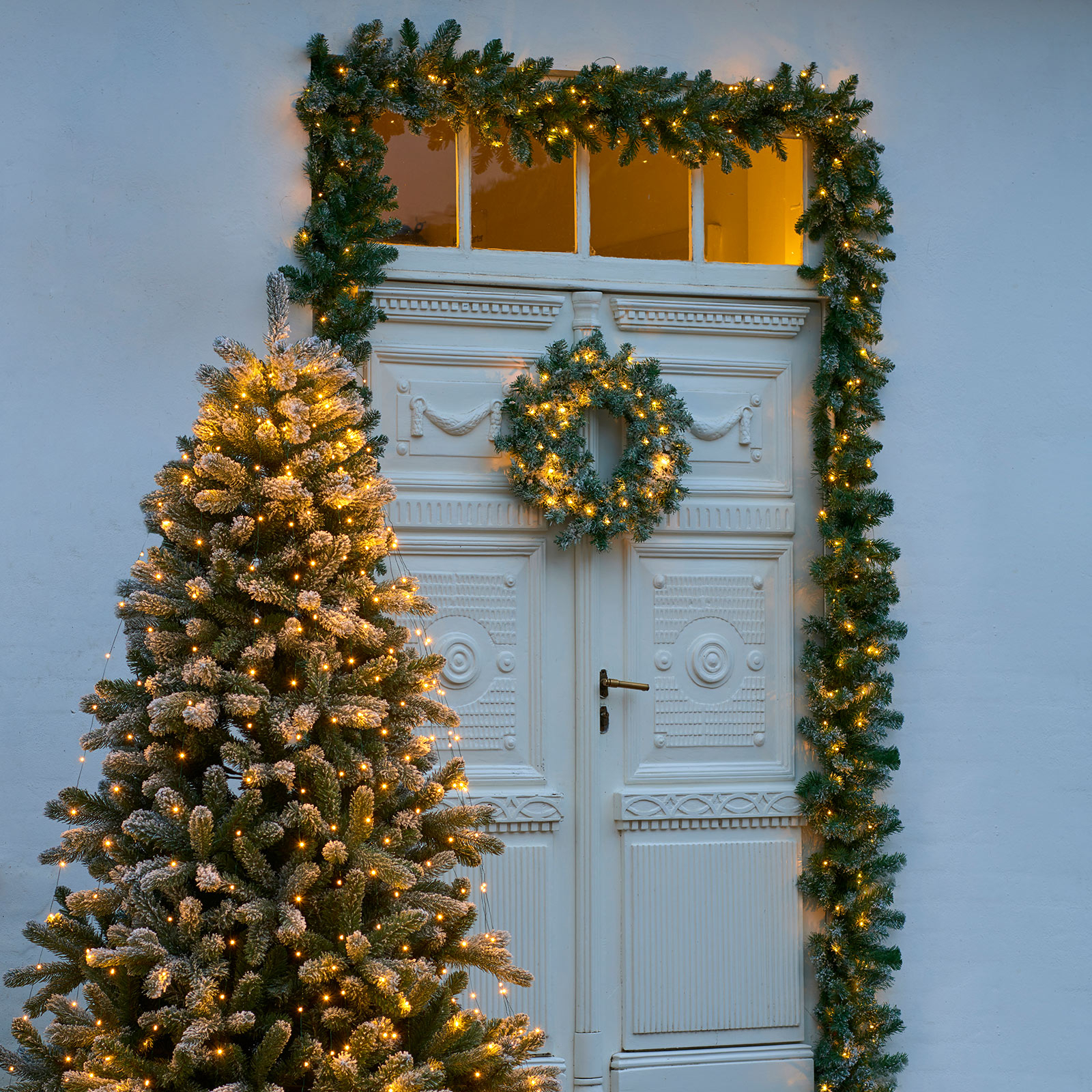 Coroa de flores LED Anton com Tim, verde com decoração de neve