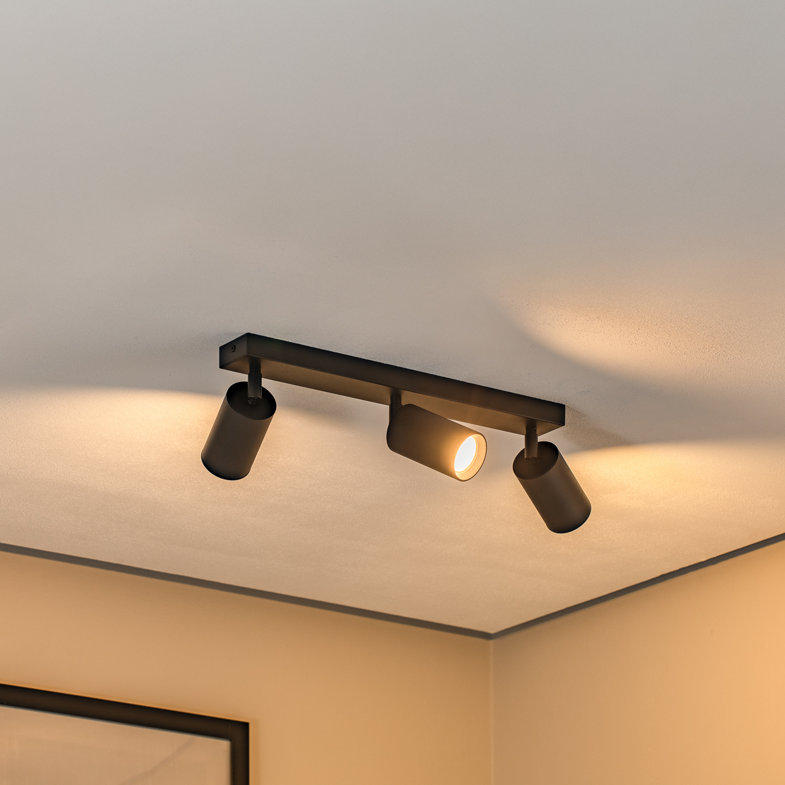 Faretto da soffitto Sado in acciaio nero orientabile a 3 luci lungo