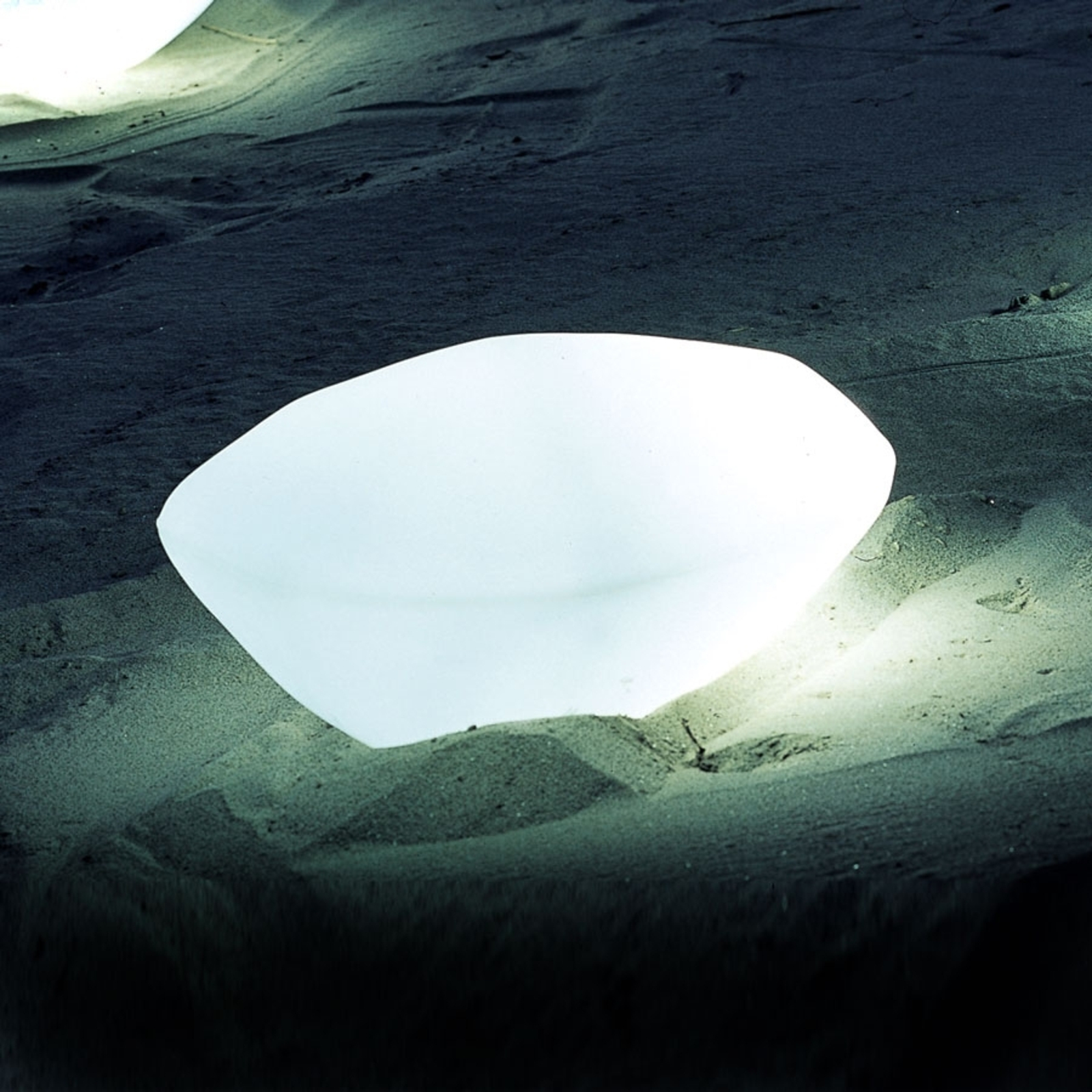Oluce Attractive decorative light Stones, 63 cm IP65, polyethylene, E27, 25 W, energy efficiency: E, L: 63 cm, W: 45 cm, H: 33 cm