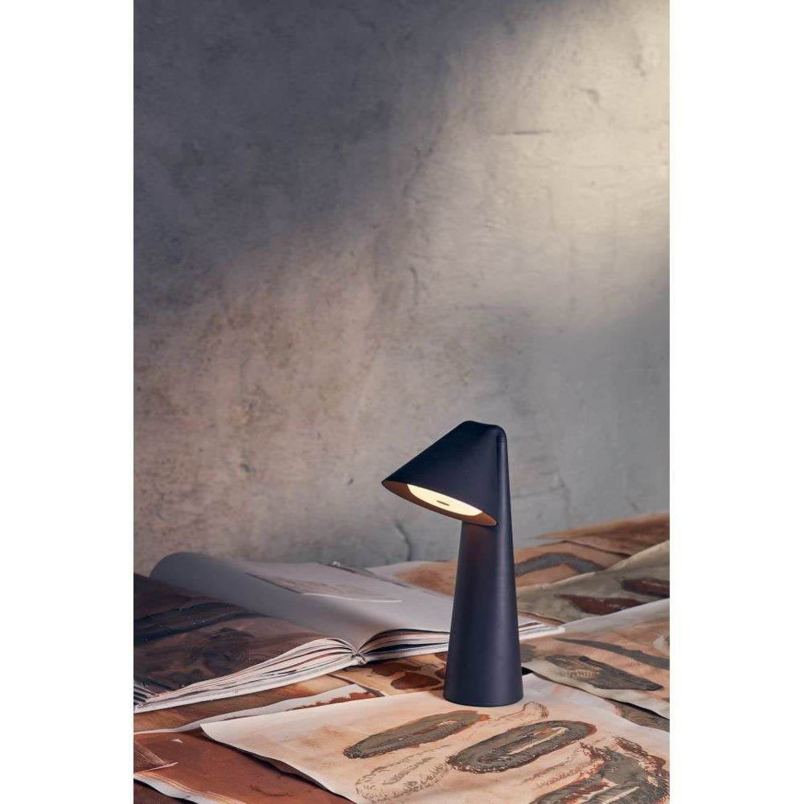 FRANDSEN LED φορητή επιτραπέζια λάμπα Ami, καφέ, 32 cm, ρυθμιζόμενη ένταση FRANDSEN LED φορητή επιτραπέζια λάμπα Ami, καφέ, 32 cm, ρυθμιζόμενη ένταση