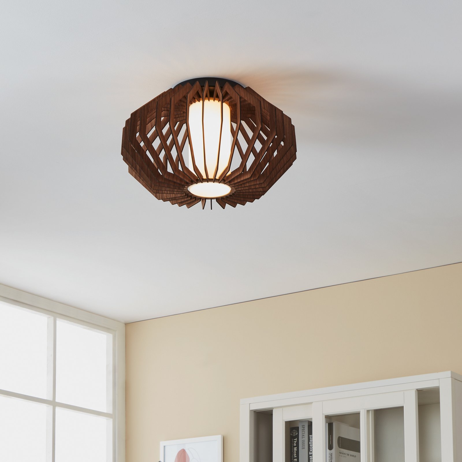 Lampa sufitowa Rusticaria z drewnianymi rozpórkami