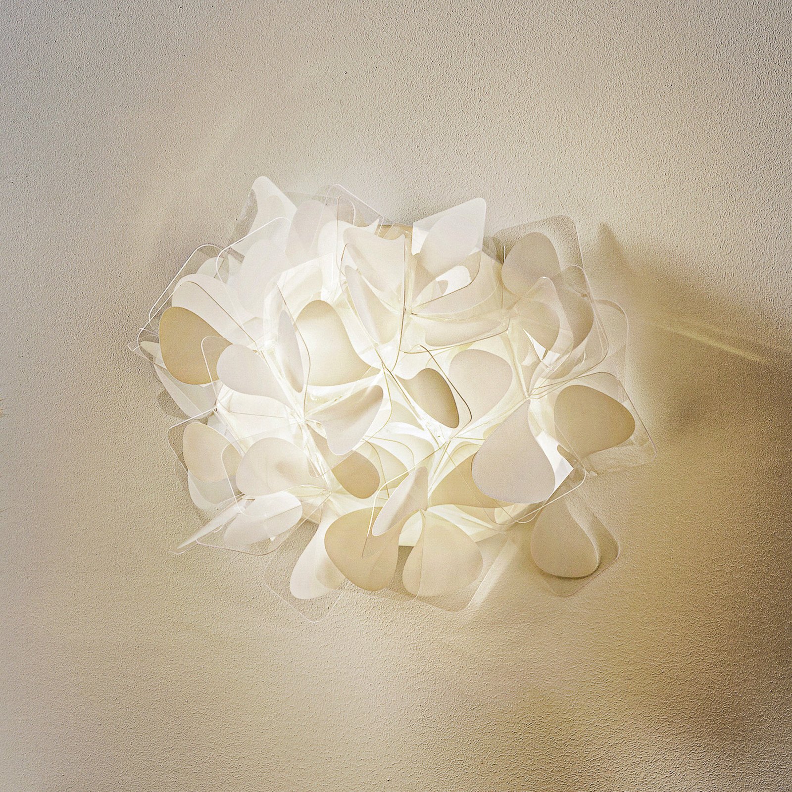 Slamp Clizia Mama Non Mama parede branca largura 32cm