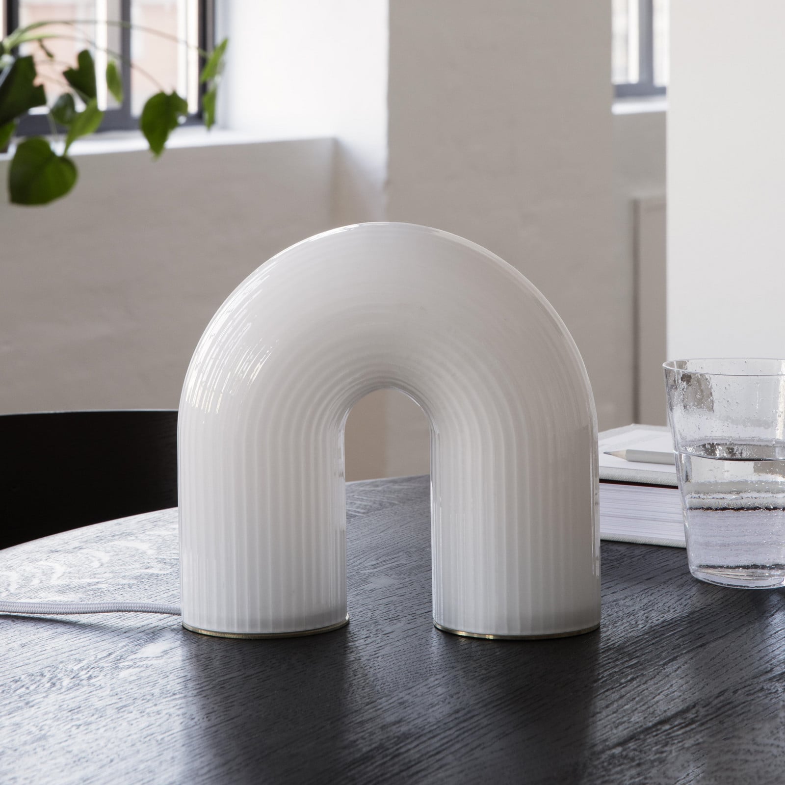 Vuelta Bordslampa White ferm LIVING - Vardagsrum - Design - Glas - Med en ljusk&auml;lla