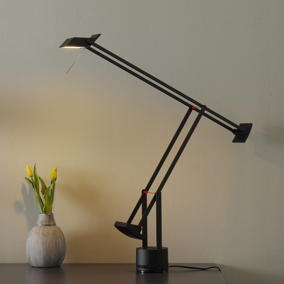 Artemide Tizio LED Bordslampa, svart från Artemide