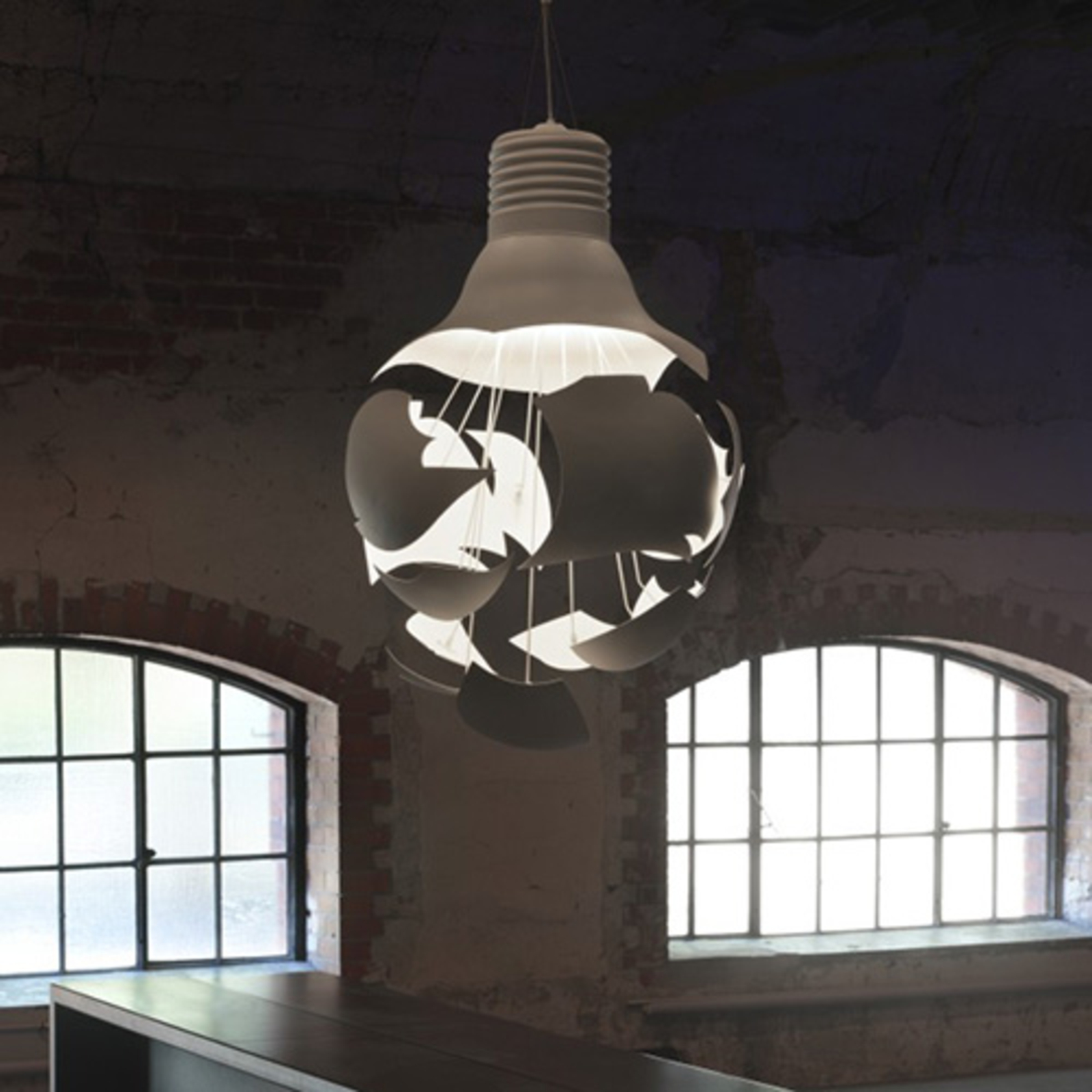 Broken Bulb enestående designer pendellampe | Lampegiganten.no Broken Bulb enestående designer pendellampe | Lampegiganten.no