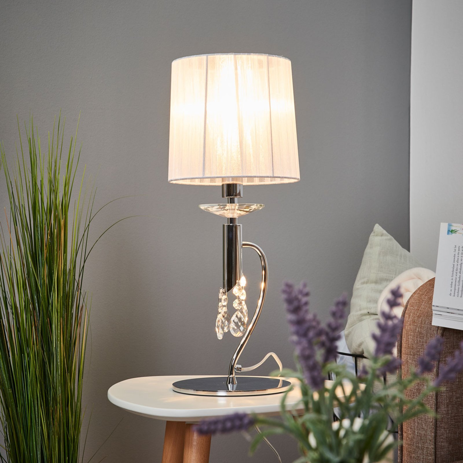 Lámpara de mesa Lilja con pantalla de seda